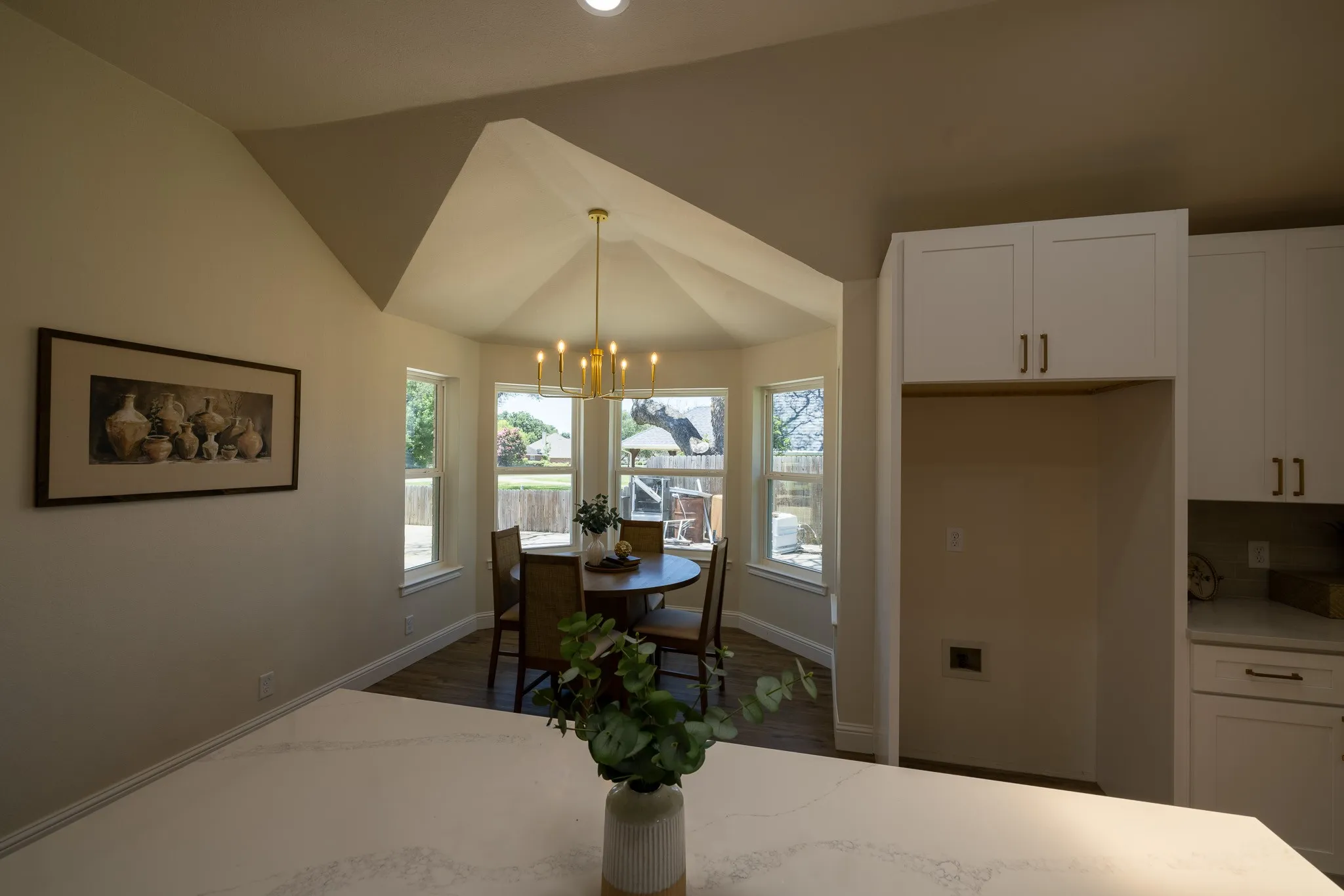 Single Family Residence For Sale in Hood County , 612 Aqua Vista Drive, Granbury, Texas 76049, 4 Bedroom, 2 Bathroom, 3 Garage spaces, 2,602 Sqft, built in 1984, mls#21322099, Real Estate Agent in Granbury, Homes For Sale in Hood county, Homes For Sale in Granbury, Realtor in Granbury Texas, Real Estate Brokerage Independent Realty Texas, Luminita Cordes Realtor