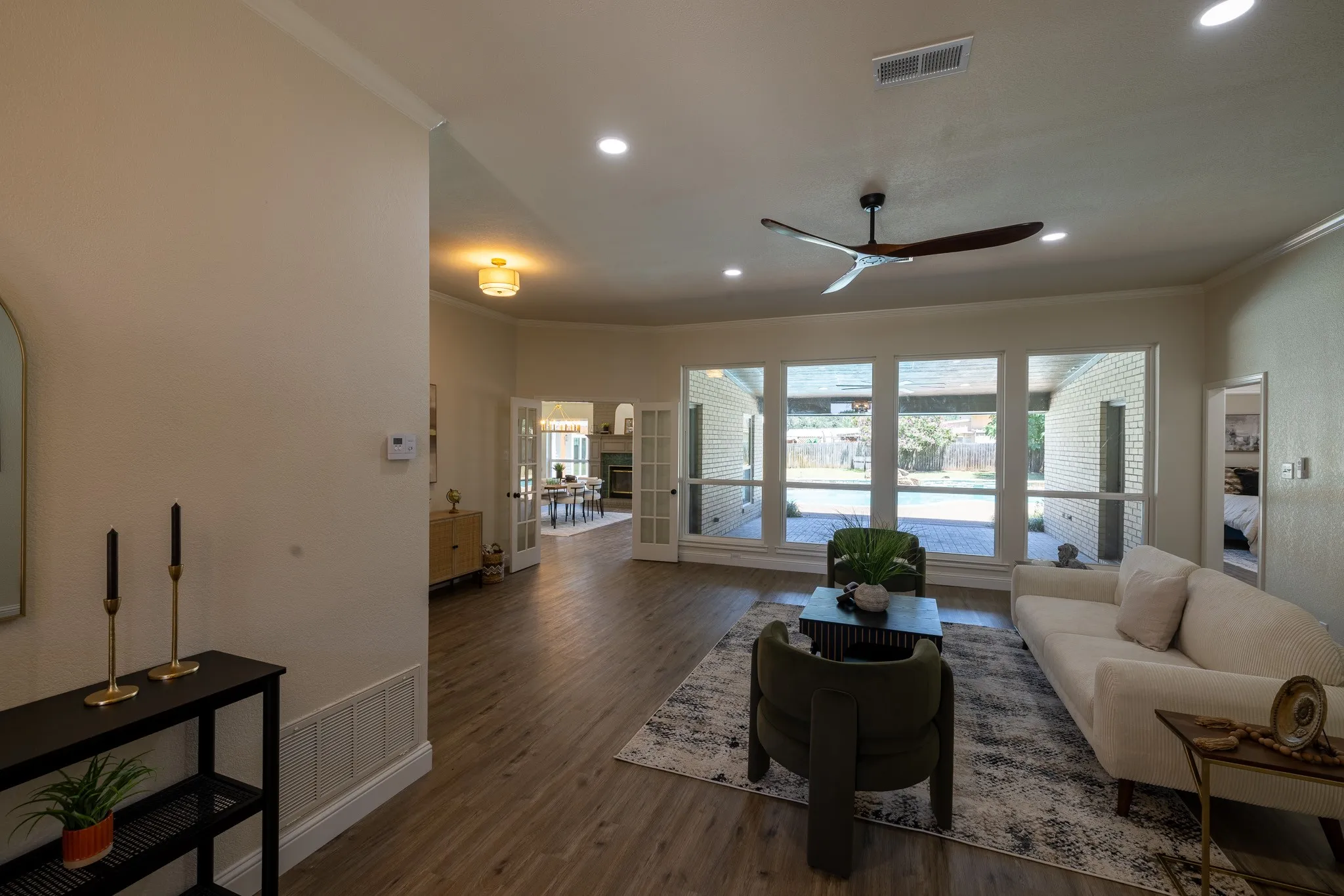 Single Family Residence For Sale in Hood County , 612 Aqua Vista Drive, Granbury, Texas 76049, 4 Bedroom, 2 Bathroom, 3 Garage spaces, 2,602 Sqft, built in 1984, mls#21322099, Real Estate Agent in Granbury, Homes For Sale in Hood county, Homes For Sale in Granbury, Realtor in Granbury Texas, Real Estate Brokerage Independent Realty Texas, Luminita Cordes Realtor