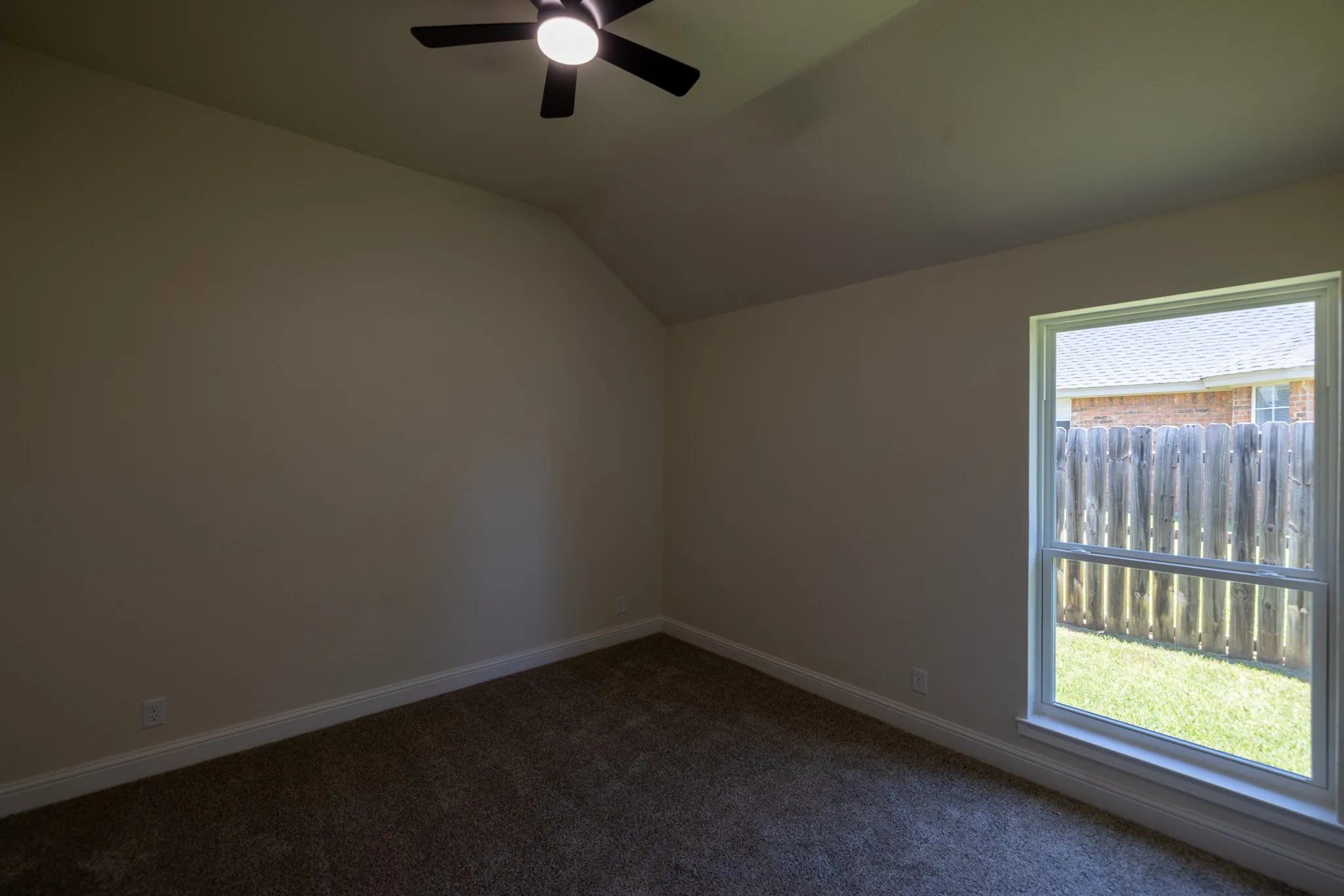 Single Family Residence For Sale in Hood County , 612 Aqua Vista Drive, Granbury, Texas 76049, 4 Bedroom, 2 Bathroom, 3 Garage spaces, 2,602 Sqft, built in 1984, mls#21322099, Real Estate Agent in Granbury, Homes For Sale in Hood county, Homes For Sale in Granbury, Realtor in Granbury Texas, Real Estate Brokerage Independent Realty Texas, Luminita Cordes Realtor