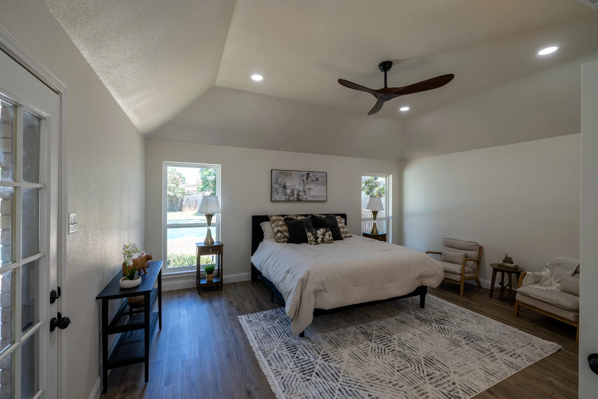 Single Family Residence For Sale in Hood County , 612 Aqua Vista Drive, Granbury, Texas 76049, 4 Bedroom, 2 Bathroom, 3 Garage spaces, 2,602 Sqft, built in 1984, mls#21322099, Real Estate Agent in Granbury, Homes For Sale in Hood county, Homes For Sale in Granbury, Realtor in Granbury Texas, Real Estate Brokerage Independent Realty Texas, Luminita Cordes Realtor