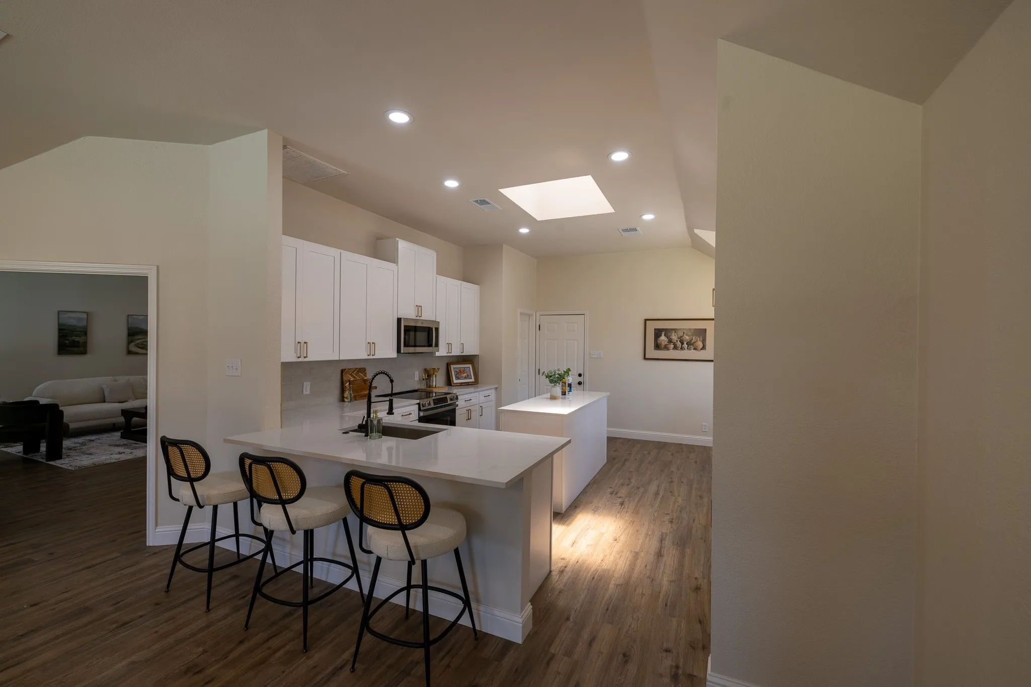 Single Family Residence For Sale in Hood County , 612 Aqua Vista Drive, Granbury, Texas 76049, 4 Bedroom, 2 Bathroom, 3 Garage spaces, 2,602 Sqft, built in 1984, mls#21322099, Real Estate Agent in Granbury, Homes For Sale in Hood county, Homes For Sale in Granbury, Realtor in Granbury Texas, Real Estate Brokerage Independent Realty Texas, Luminita Cordes Realtor