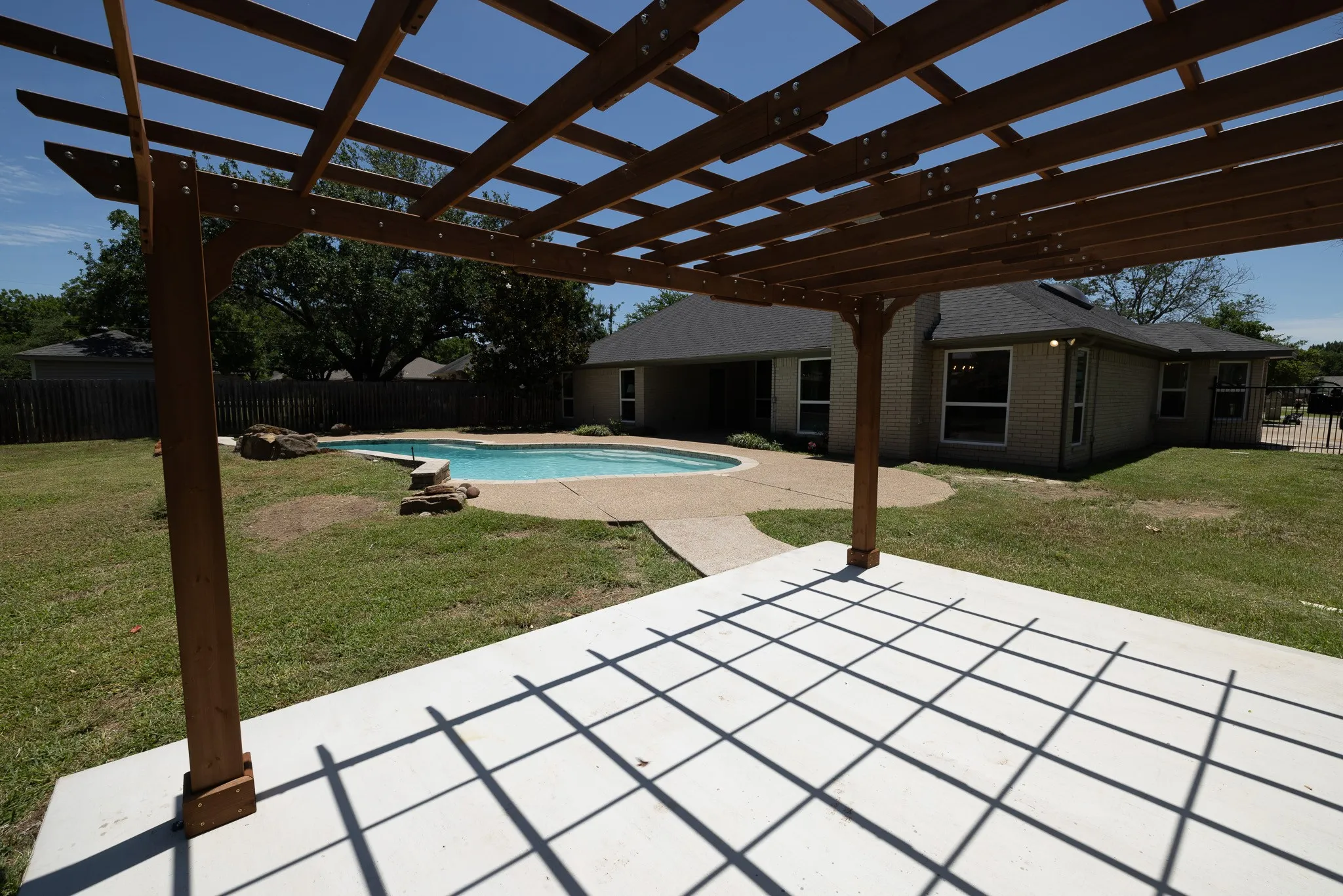 Single Family Residence For Sale in Hood County , 612 Aqua Vista Drive, Granbury, Texas 76049, 4 Bedroom, 2 Bathroom, 3 Garage spaces, 2,602 Sqft, built in 1984, mls#21322099, Real Estate Agent in Granbury, Homes For Sale in Hood county, Homes For Sale in Granbury, Realtor in Granbury Texas, Real Estate Brokerage Independent Realty Texas, Luminita Cordes Realtor