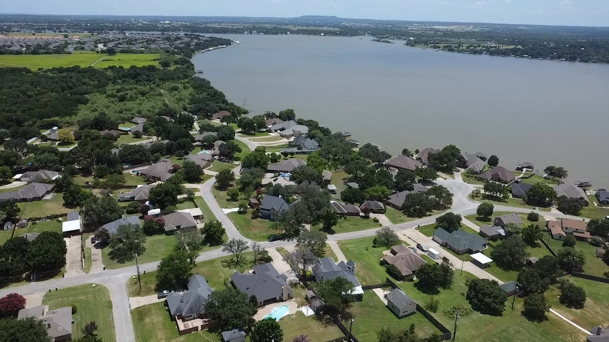 Single Family Residence For Sale in Hood County , 612 Aqua Vista Drive, Granbury, Texas 76049, 4 Bedroom, 2 Bathroom, 3 Garage spaces, 2,602 Sqft, built in 1984, mls#21322099, Real Estate Agent in Granbury, Homes For Sale in Hood county, Homes For Sale in Granbury, Realtor in Granbury Texas, Real Estate Brokerage Independent Realty Texas, Luminita Cordes Realtor