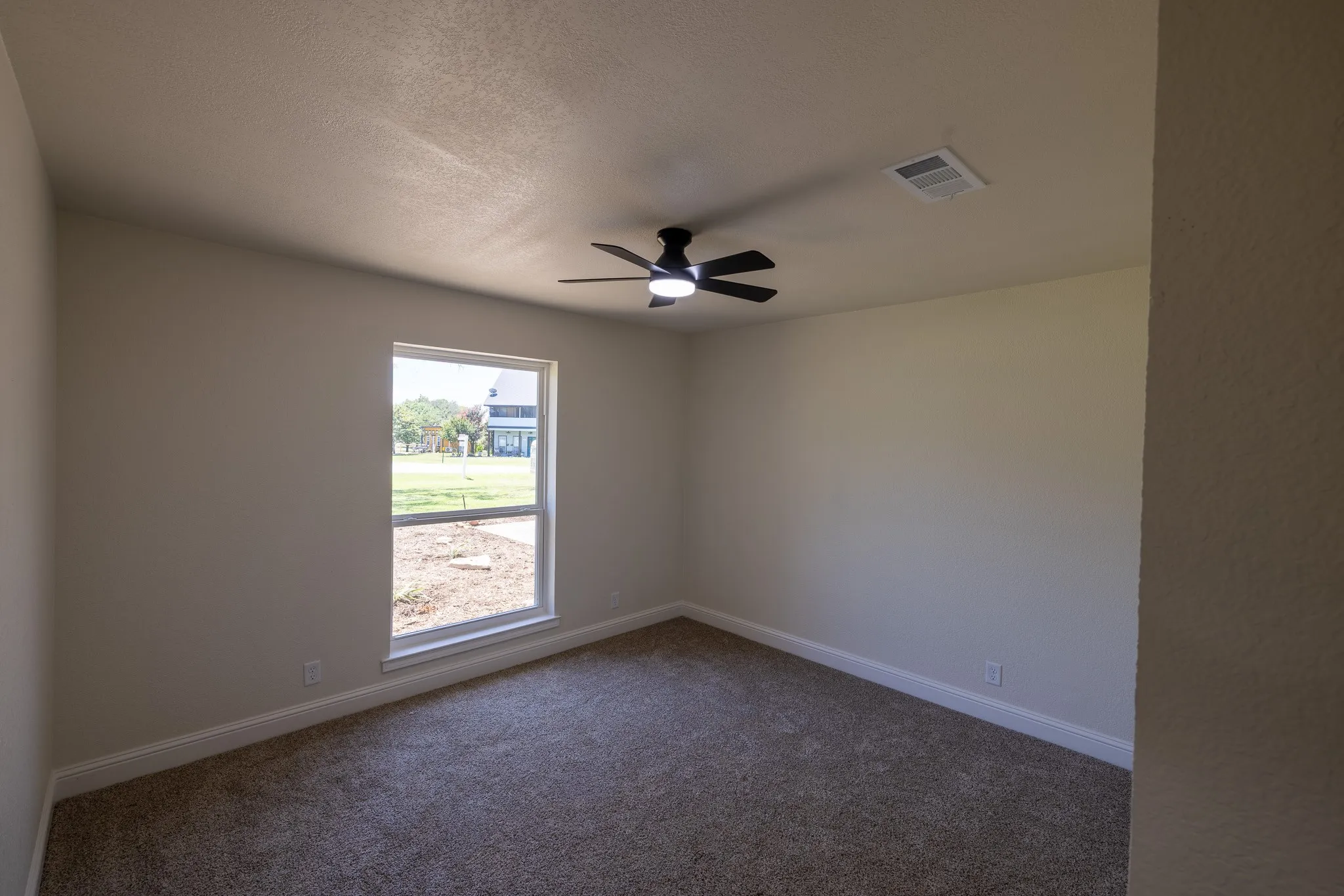 Single Family Residence For Sale in Hood County , 612 Aqua Vista Drive, Granbury, Texas 76049, 4 Bedroom, 2 Bathroom, 3 Garage spaces, 2,602 Sqft, built in 1984, mls#21322099, Real Estate Agent in Granbury, Homes For Sale in Hood county, Homes For Sale in Granbury, Realtor in Granbury Texas, Real Estate Brokerage Independent Realty Texas, Luminita Cordes Realtor