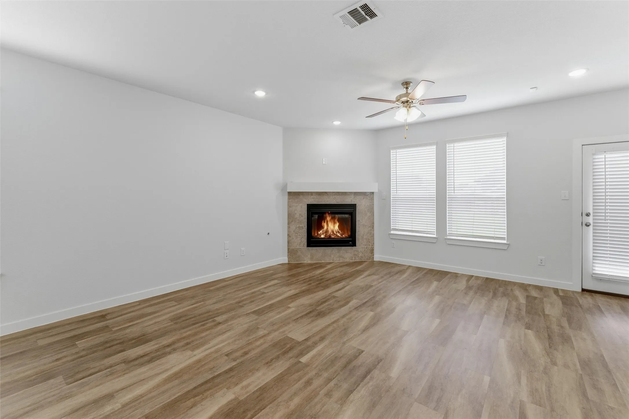 Single Family Residence For Rent in Grayson County , 305 Evans Drive, Van Alstyne, Texas 75495, 4 Bedrooms, 2 Bathrooms, 3 Garage spaces, 1,815 Sqft, built in 2020, Price $2,200, mls#21322142, Real Estate Agent in Van Alstyne, Homes For Rent in Grayson county, Homes For Rent in Van Alstyne, Realtor in Van Alstyne Texas, Real Estate Brokerage Independent Realty Texas, Luminita Cordes Realtor
