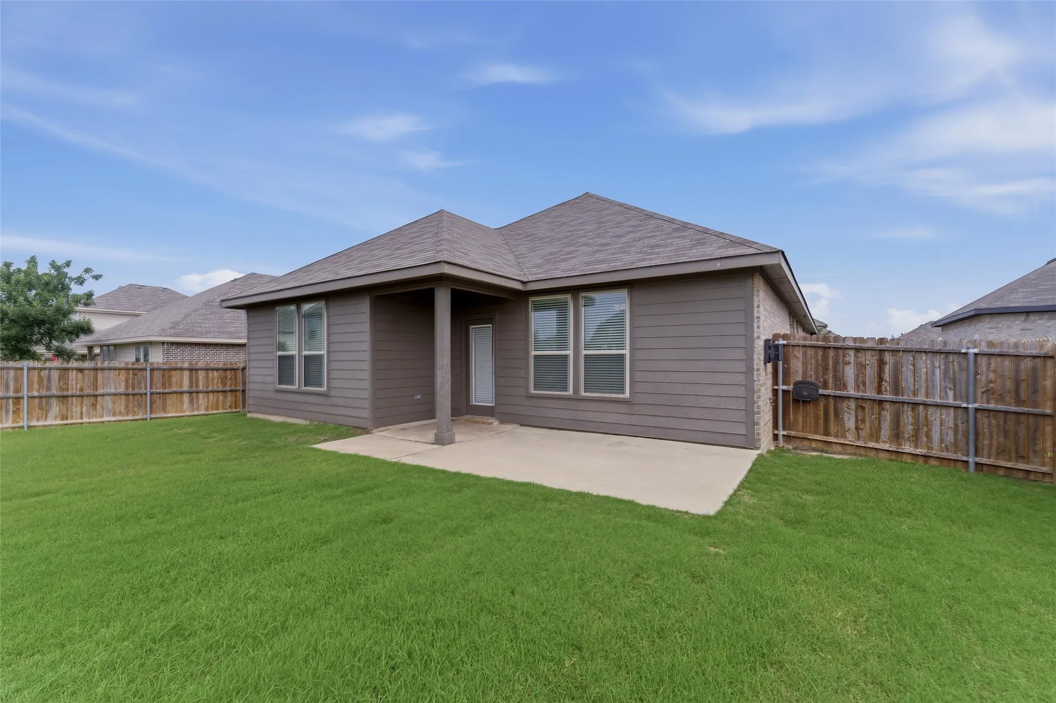 Single Family Residence For Rent in Grayson County , 305 Evans Drive, Van Alstyne, Texas 75495, 4 Bedrooms, 2 Bathrooms, 3 Garage spaces, 1,815 Sqft, built in 2020, Price $2,200, mls#21322142, Real Estate Agent in Van Alstyne, Homes For Rent in Grayson county, Homes For Rent in Van Alstyne, Realtor in Van Alstyne Texas, Real Estate Brokerage Independent Realty Texas, Luminita Cordes Realtor