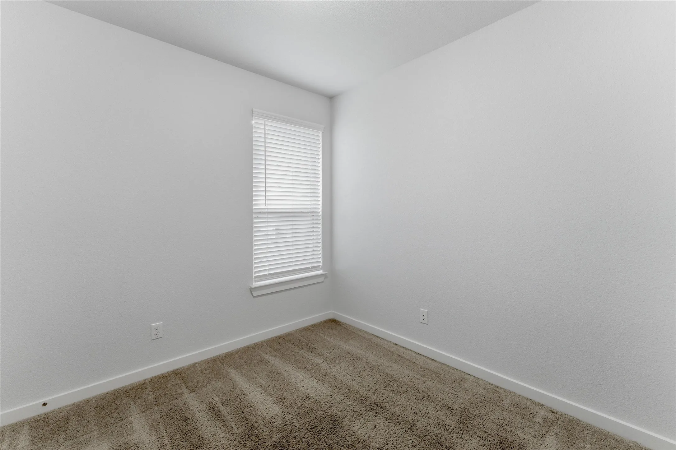 Single Family Residence For Rent in Grayson County , 305 Evans Drive, Van Alstyne, Texas 75495, 4 Bedrooms, 2 Bathrooms, 3 Garage spaces, 1,815 Sqft, built in 2020, Price $2,200, mls#21322142, Real Estate Agent in Van Alstyne, Homes For Rent in Grayson county, Homes For Rent in Van Alstyne, Realtor in Van Alstyne Texas, Real Estate Brokerage Independent Realty Texas, Luminita Cordes Realtor