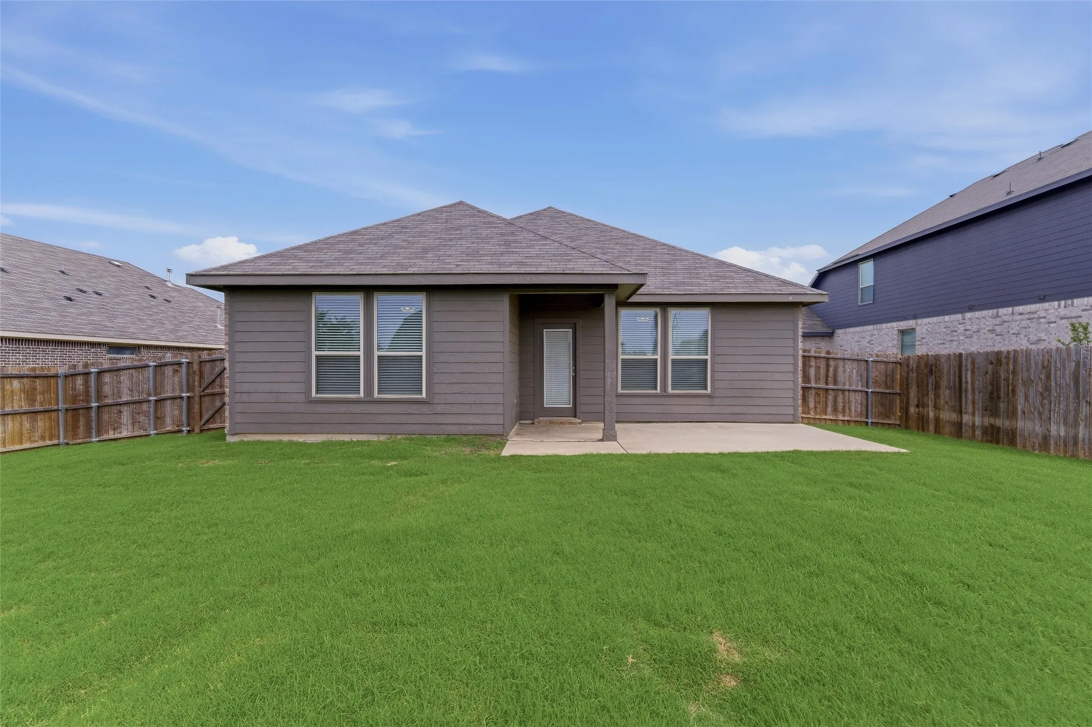 Single Family Residence For Rent in Grayson County , 305 Evans Drive, Van Alstyne, Texas 75495, 4 Bedrooms, 2 Bathrooms, 3 Garage spaces, 1,815 Sqft, built in 2020, Price $2,200, mls#21322142, Real Estate Agent in Van Alstyne, Homes For Rent in Grayson county, Homes For Rent in Van Alstyne, Realtor in Van Alstyne Texas, Real Estate Brokerage Independent Realty Texas, Luminita Cordes Realtor