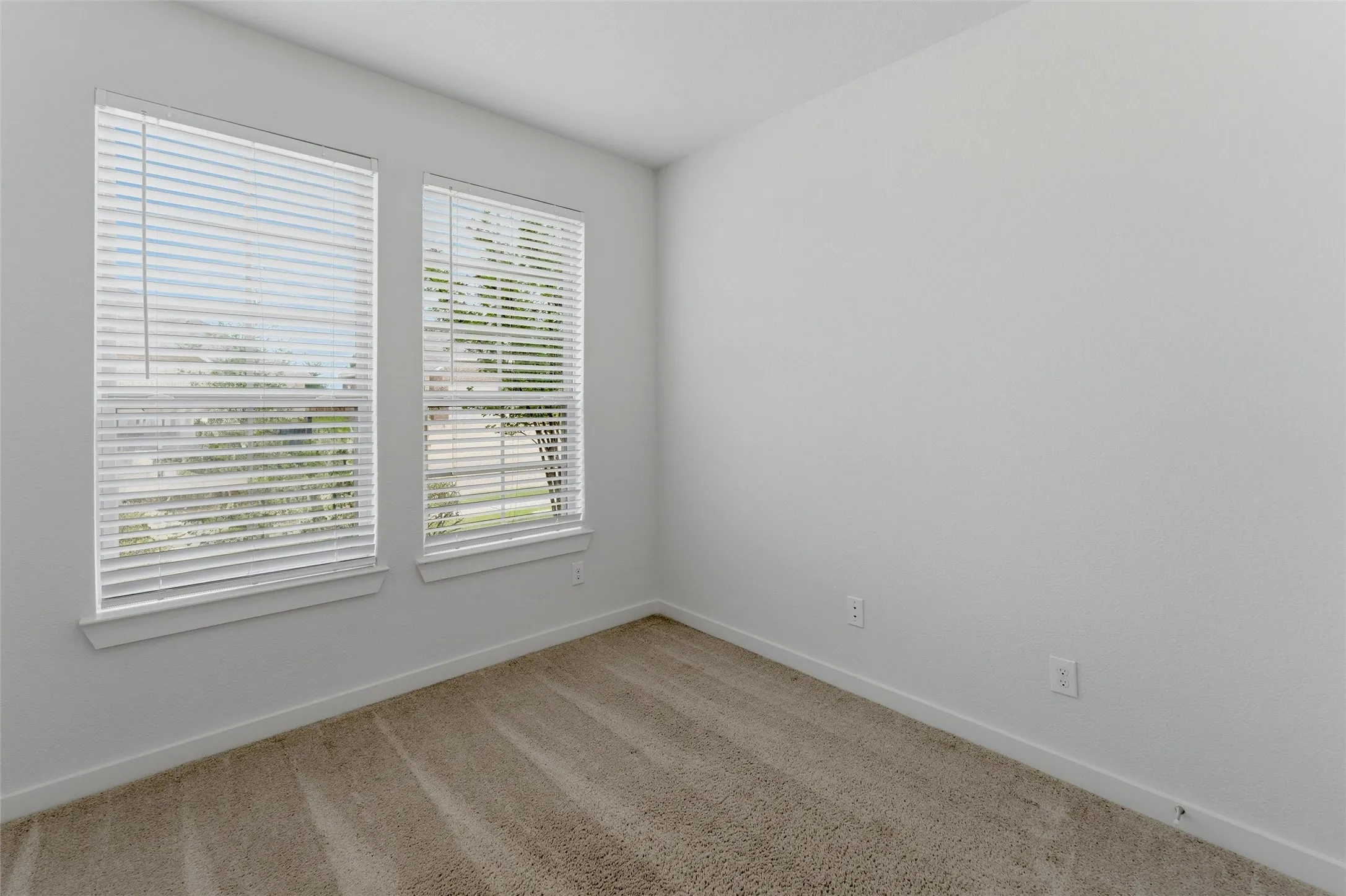 Single Family Residence For Rent in Grayson County , 305 Evans Drive, Van Alstyne, Texas 75495, 4 Bedrooms, 2 Bathrooms, 3 Garage spaces, 1,815 Sqft, built in 2020, Price $2,200, mls#21322142, Real Estate Agent in Van Alstyne, Homes For Rent in Grayson county, Homes For Rent in Van Alstyne, Realtor in Van Alstyne Texas, Real Estate Brokerage Independent Realty Texas, Luminita Cordes Realtor