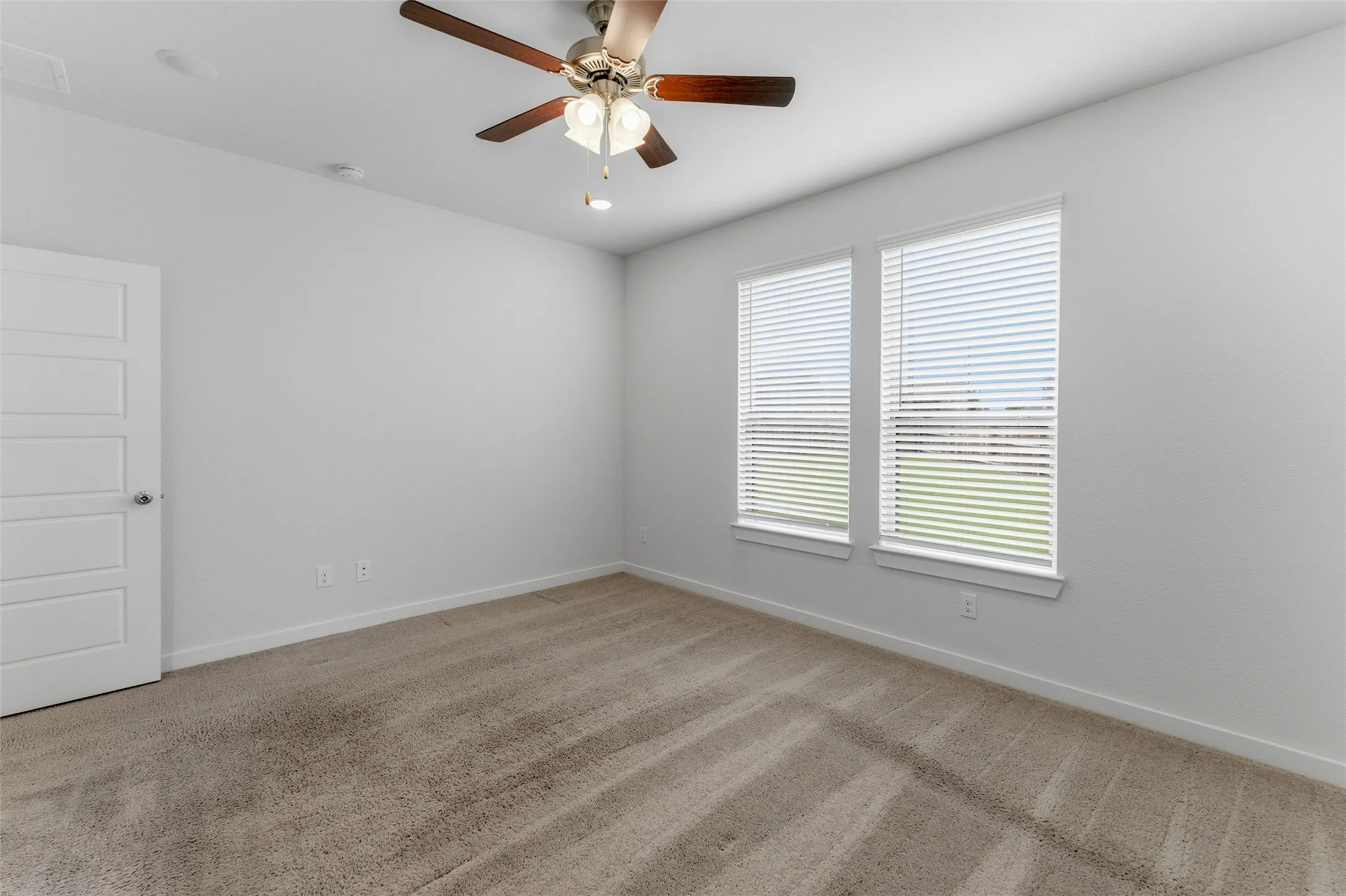 Single Family Residence For Rent in Grayson County , 305 Evans Drive, Van Alstyne, Texas 75495, 4 Bedrooms, 2 Bathrooms, 3 Garage spaces, 1,815 Sqft, built in 2020, Price $2,200, mls#21322142, Real Estate Agent in Van Alstyne, Homes For Rent in Grayson county, Homes For Rent in Van Alstyne, Realtor in Van Alstyne Texas, Real Estate Brokerage Independent Realty Texas, Luminita Cordes Realtor
