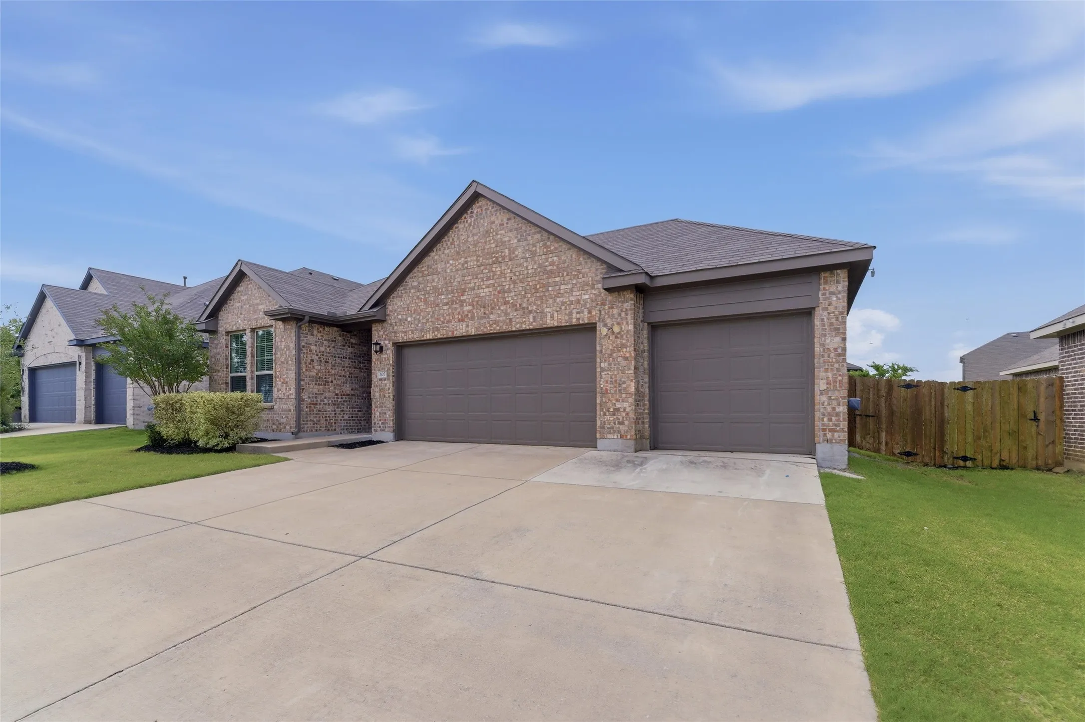 Single Family Residence For Rent in Grayson County , 305 Evans Drive, Van Alstyne, Texas 75495, 4 Bedrooms, 2 Bathrooms, 3 Garage spaces, 1,815 Sqft, built in 2020, Price $2,200, mls#21322142, Real Estate Agent in Van Alstyne, Homes For Rent in Grayson county, Homes For Rent in Van Alstyne, Realtor in Van Alstyne Texas, Real Estate Brokerage Independent Realty Texas, Luminita Cordes Realtor