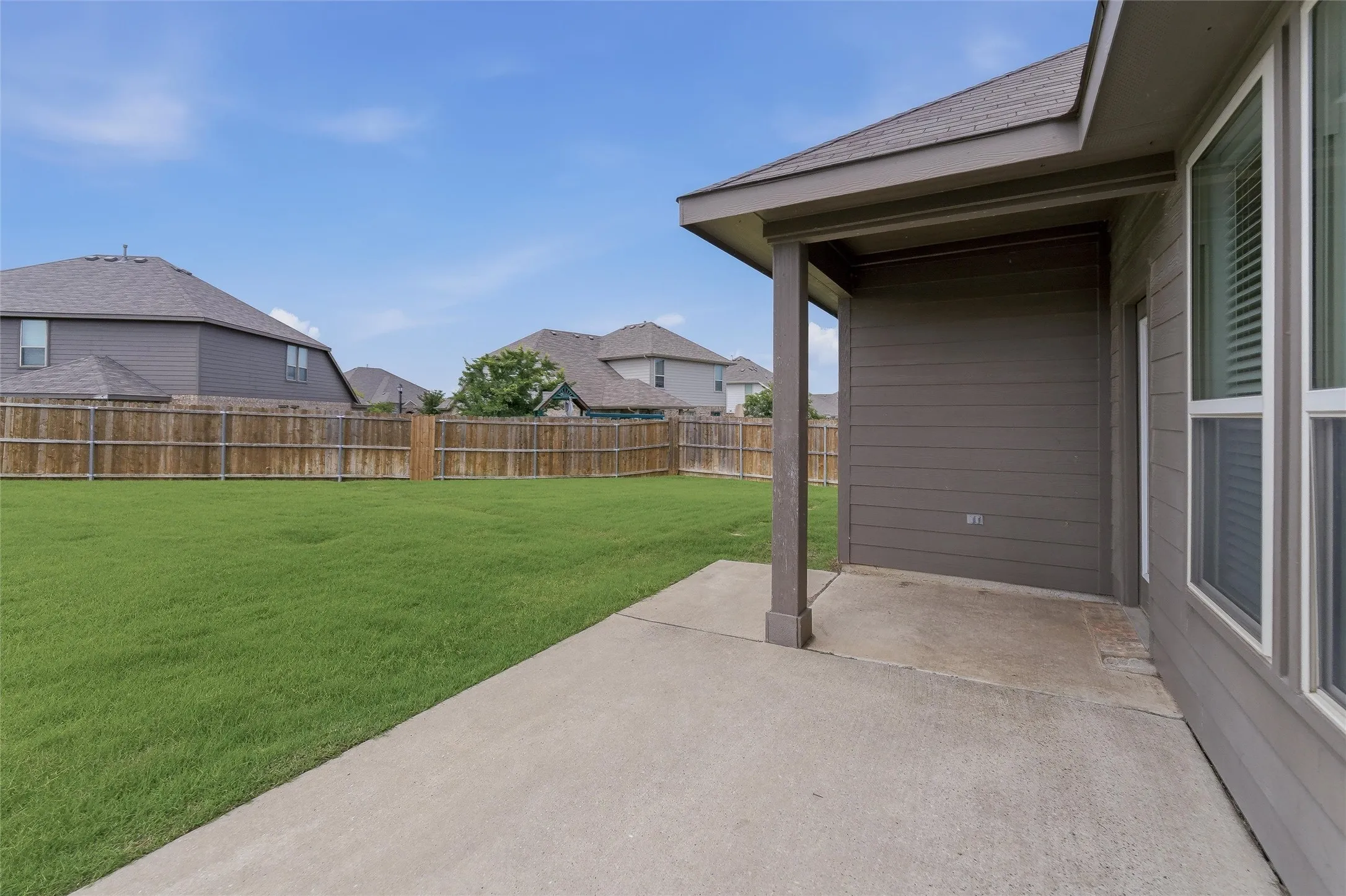 Single Family Residence For Rent in Grayson County , 305 Evans Drive, Van Alstyne, Texas 75495, 4 Bedrooms, 2 Bathrooms, 3 Garage spaces, 1,815 Sqft, built in 2020, Price $2,200, mls#21322142, Real Estate Agent in Van Alstyne, Homes For Rent in Grayson county, Homes For Rent in Van Alstyne, Realtor in Van Alstyne Texas, Real Estate Brokerage Independent Realty Texas, Luminita Cordes Realtor