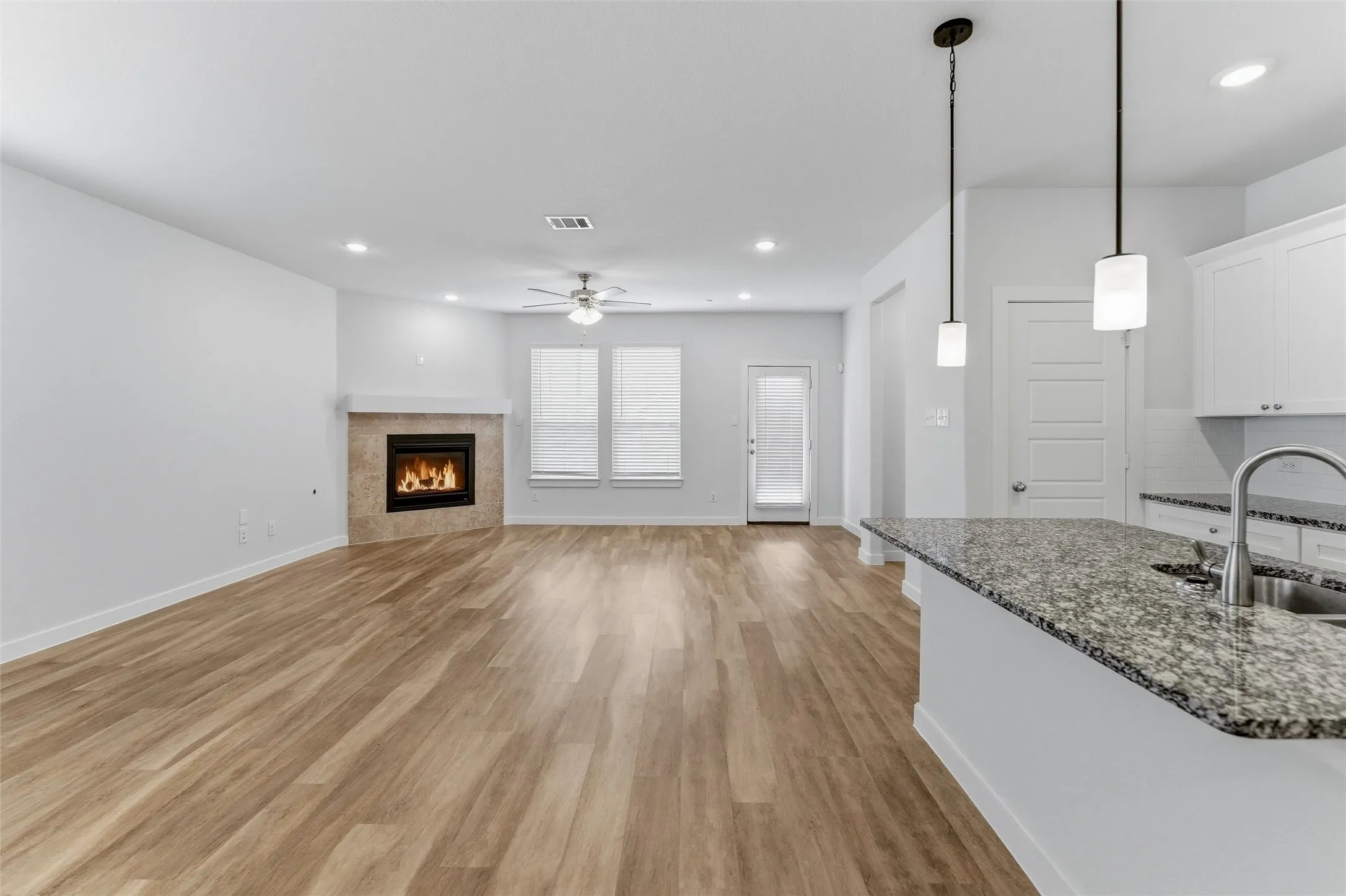 Single Family Residence For Rent in Grayson County , 305 Evans Drive, Van Alstyne, Texas 75495, 4 Bedrooms, 2 Bathrooms, 3 Garage spaces, 1,815 Sqft, built in 2020, Price $2,200, mls#21322142, Real Estate Agent in Van Alstyne, Homes For Rent in Grayson county, Homes For Rent in Van Alstyne, Realtor in Van Alstyne Texas, Real Estate Brokerage Independent Realty Texas, Luminita Cordes Realtor