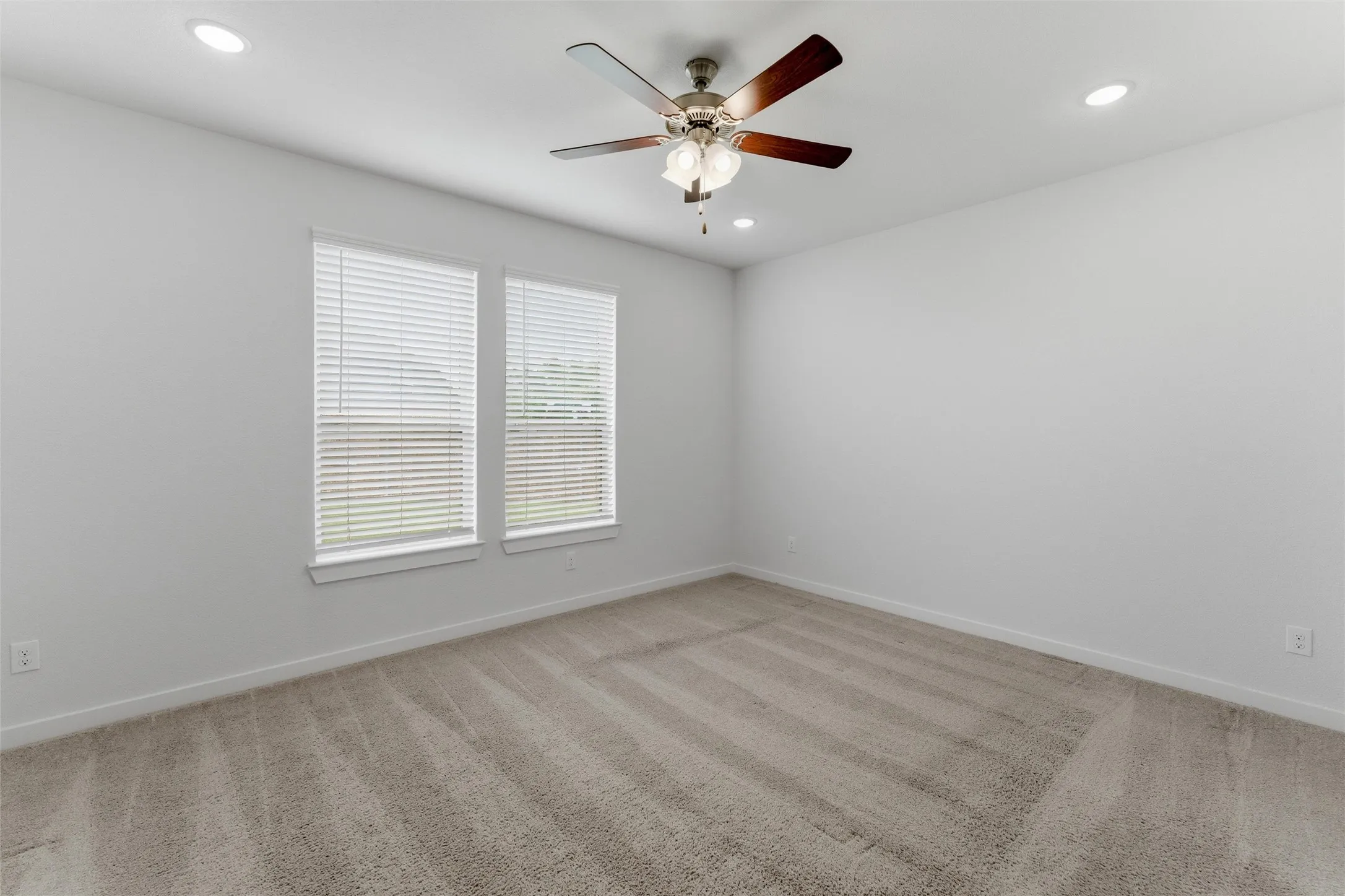 Single Family Residence For Rent in Grayson County , 305 Evans Drive, Van Alstyne, Texas 75495, 4 Bedrooms, 2 Bathrooms, 3 Garage spaces, 1,815 Sqft, built in 2020, Price $2,200, mls#21322142, Real Estate Agent in Van Alstyne, Homes For Rent in Grayson county, Homes For Rent in Van Alstyne, Realtor in Van Alstyne Texas, Real Estate Brokerage Independent Realty Texas, Luminita Cordes Realtor