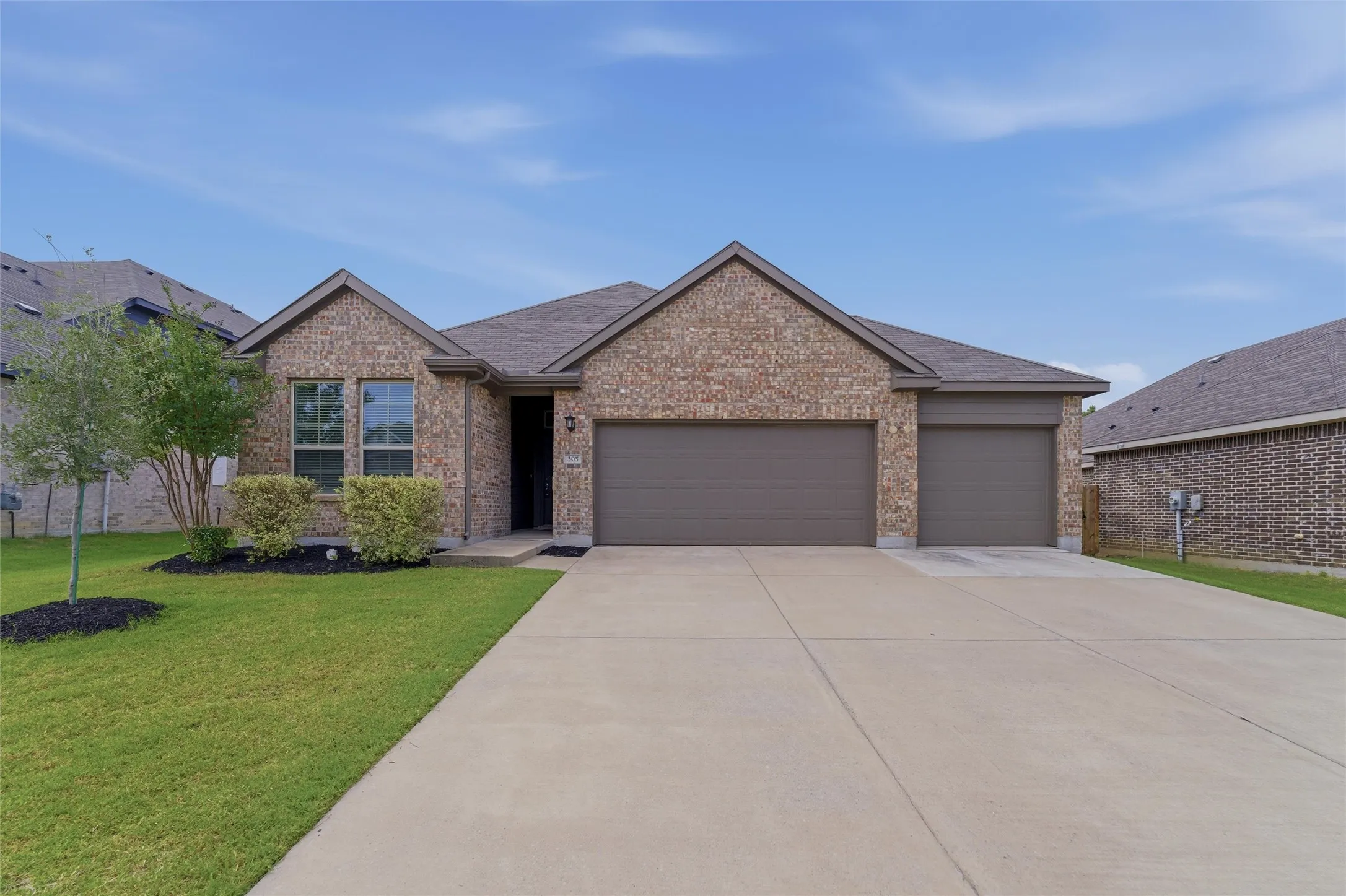 Single Family Residence For Rent in Grayson County , 305 Evans Drive, Van Alstyne, Texas 75495, 4 Bedrooms, 2 Bathrooms, 3 Garage spaces, 1,815 Sqft, built in 2020, Price $2,200, mls#21322142, Real Estate Agent in Van Alstyne, Homes For Rent in Grayson county, Homes For Rent in Van Alstyne, Realtor in Van Alstyne Texas, Real Estate Brokerage Independent Realty Texas, Luminita Cordes Realtor