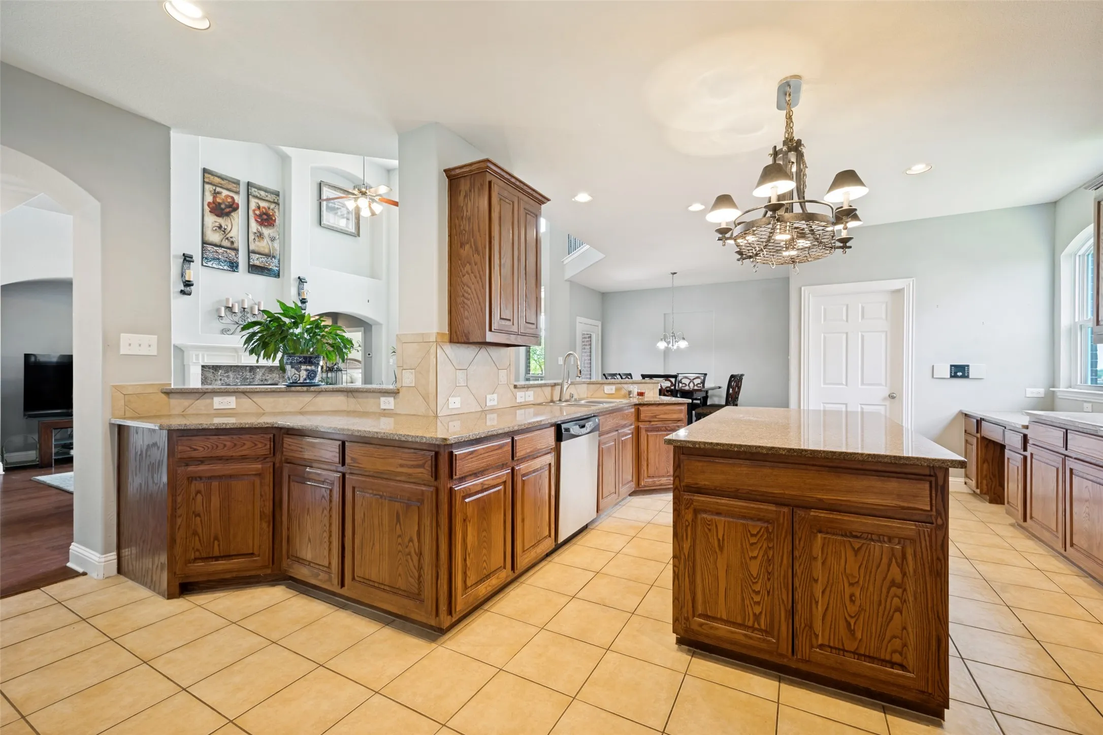Single Family Residence For Sale in Collin County , 1724 Teakwood Drive, Wylie, Texas 75098, 5 Bedroom, 4 Bathroom, 2 Garage spaces, 4,513 Sqft, built in 2007, mls#21322014, Real Estate Agent in Wylie, Homes For Sale in Collin county, Homes For Sale in Wylie, Realtor in Wylie Texas, Real Estate Brokerage Independent Realty Texas, Luminita Cordes Realtor