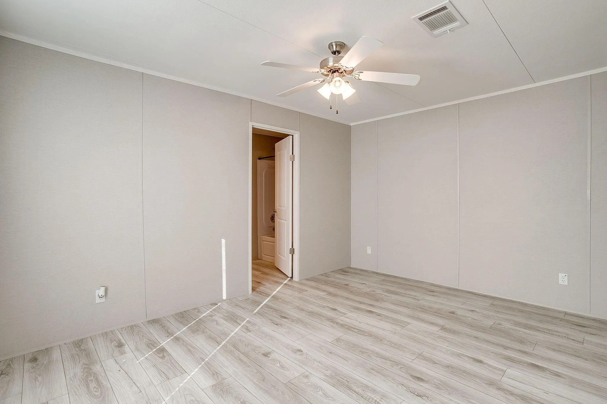 Mobile Home For Sale in Hood County , 6303 N Oklahoma Trail, Granbury, Texas 76048, 3 Bedroom, 2 Bathroom, Garage spaces, 1,153 Sqft, built in 2024, mls#21318801, Real Estate Agent in Granbury, Homes For Sale in Hood county, Homes For Sale in Granbury, Realtor in Granbury Texas, Real Estate Brokerage Independent Realty Texas, Luminita Cordes Realtor