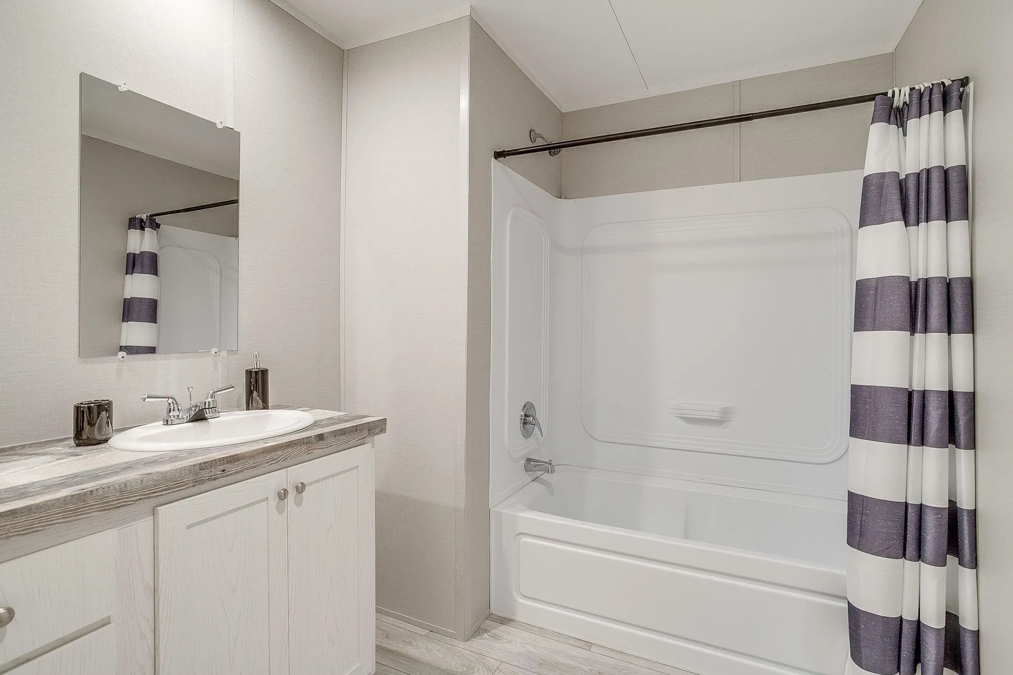 Mobile Home For Sale in Hood County , 6303 N Oklahoma Trail, Granbury, Texas 76048, 3 Bedroom, 2 Bathroom, Garage spaces, 1,153 Sqft, built in 2024, mls#21318801, Real Estate Agent in Granbury, Homes For Sale in Hood county, Homes For Sale in Granbury, Realtor in Granbury Texas, Real Estate Brokerage Independent Realty Texas, Luminita Cordes Realtor