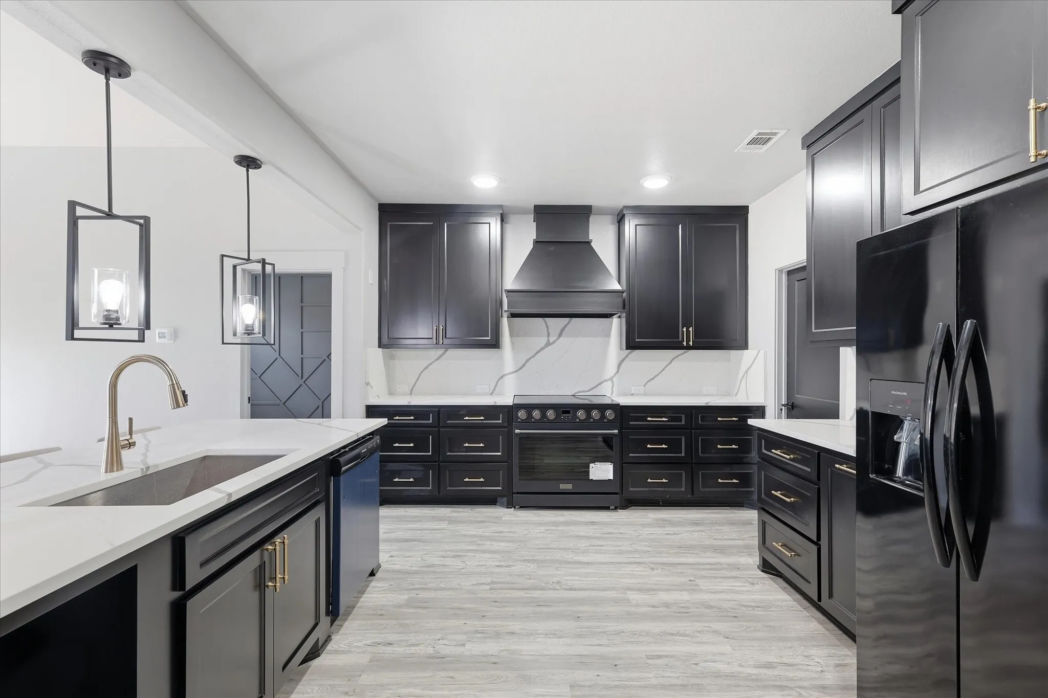 Single Family Residence For Sale in Tarrant County , 4216 Bridgestone Drive, Fort Worth, Texas 76123, 5 Bedroom, 3 Bathroom, 2 Garage spaces, 2,917 Sqft, built in 2012, mls#21270071, Real Estate Agent in Fort Worth, Homes For Sale in Tarrant county, Homes For Sale in Fort Worth, Realtor in Fort Worth Texas, Real Estate Brokerage Independent Realty Texas, Luminita Cordes Realtor