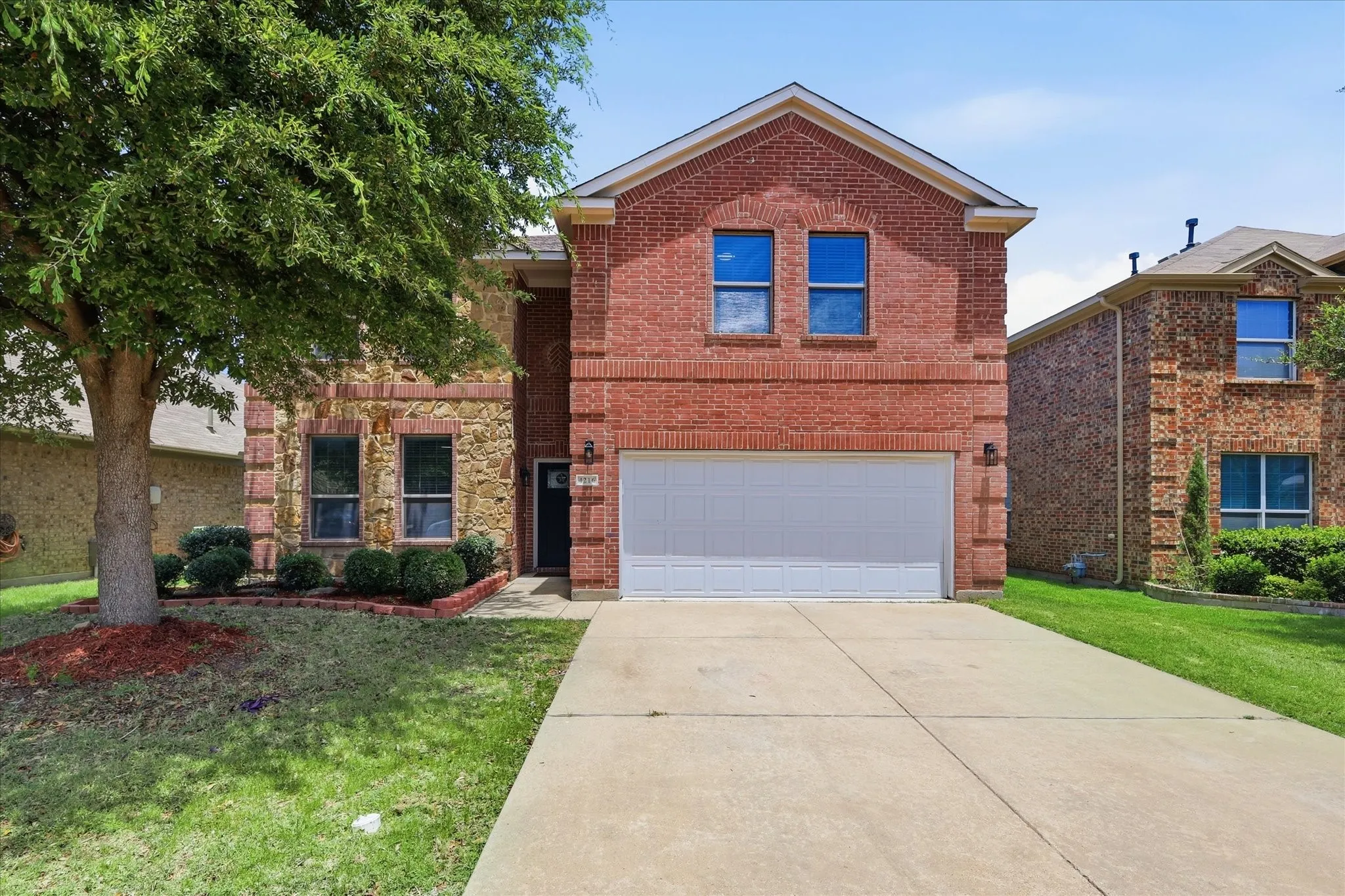 Single Family Residence For Sale in Tarrant County , 4216 Bridgestone Drive, Fort Worth, Texas 76123, 5 Bedroom, 3 Bathroom, 2 Garage spaces, 2,917 Sqft, built in 2012, mls#21270071, Real Estate Agent in Fort Worth, Homes For Sale in Tarrant county, Homes For Sale in Fort Worth, Realtor in Fort Worth Texas, Real Estate Brokerage Independent Realty Texas, Luminita Cordes Realtor