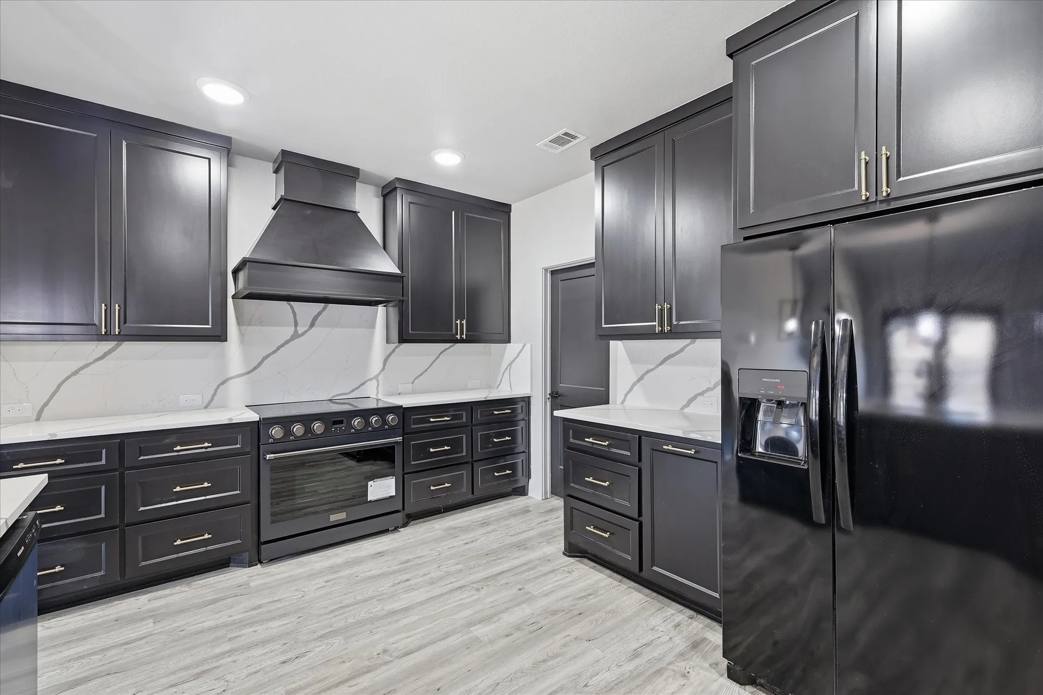 Single Family Residence For Sale in Tarrant County , 4216 Bridgestone Drive, Fort Worth, Texas 76123, 5 Bedroom, 3 Bathroom, 2 Garage spaces, 2,917 Sqft, built in 2012, mls#21270071, Real Estate Agent in Fort Worth, Homes For Sale in Tarrant county, Homes For Sale in Fort Worth, Realtor in Fort Worth Texas, Real Estate Brokerage Independent Realty Texas, Luminita Cordes Realtor