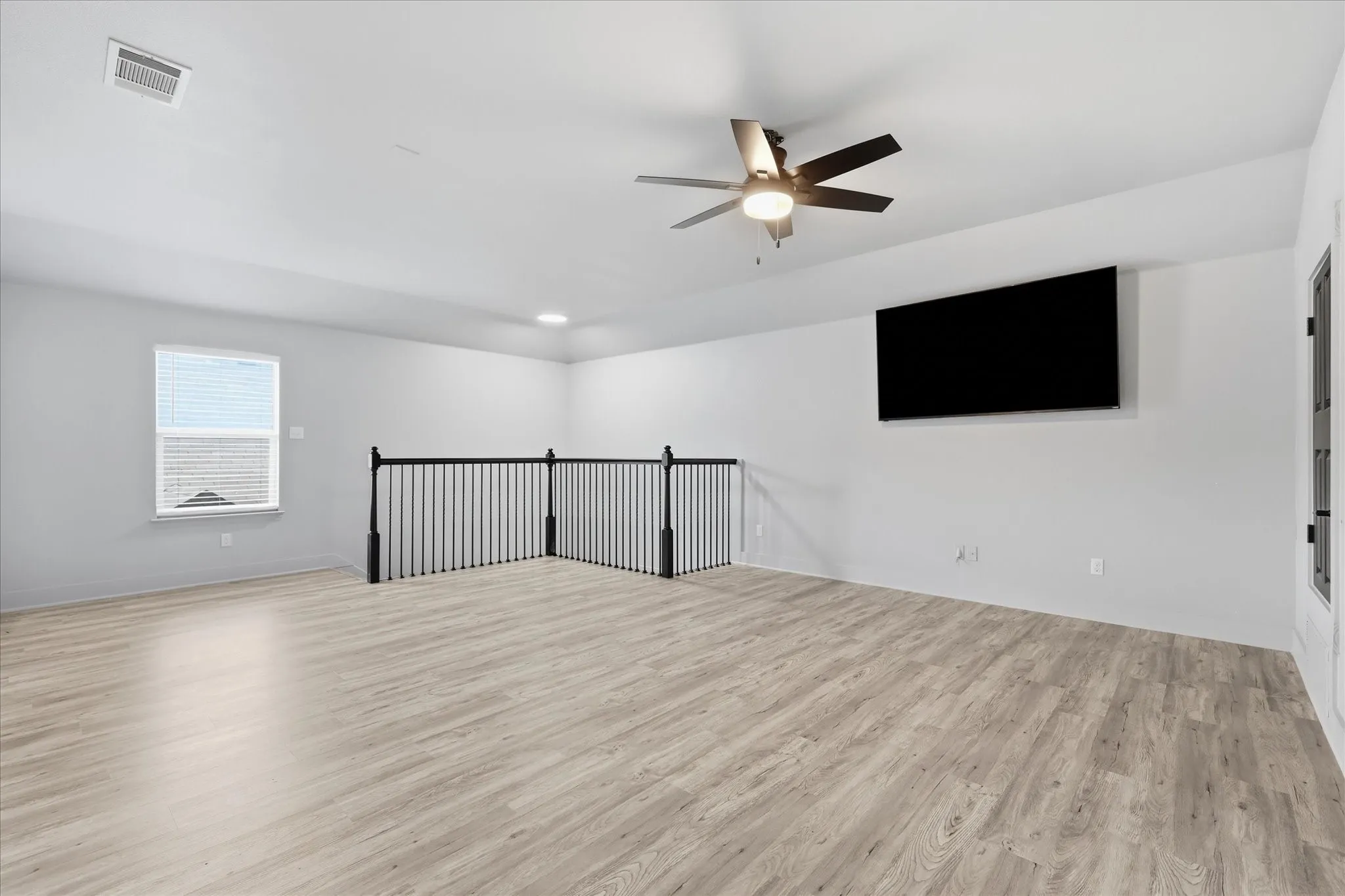 Single Family Residence For Sale in Tarrant County , 4216 Bridgestone Drive, Fort Worth, Texas 76123, 5 Bedroom, 3 Bathroom, 2 Garage spaces, 2,917 Sqft, built in 2012, mls#21270071, Real Estate Agent in Fort Worth, Homes For Sale in Tarrant county, Homes For Sale in Fort Worth, Realtor in Fort Worth Texas, Real Estate Brokerage Independent Realty Texas, Luminita Cordes Realtor