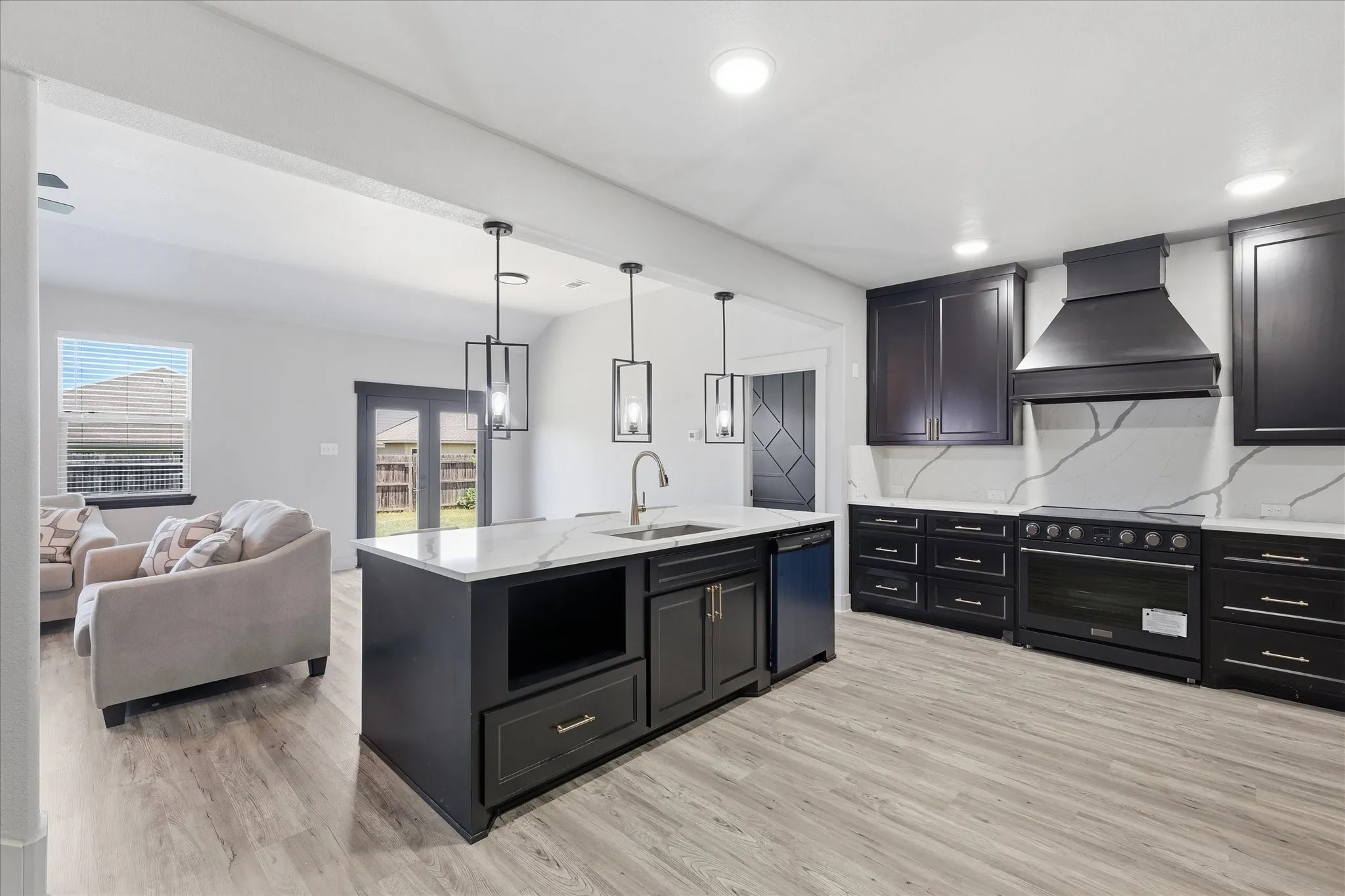Single Family Residence For Sale in Tarrant County , 4216 Bridgestone Drive, Fort Worth, Texas 76123, 5 Bedroom, 3 Bathroom, 2 Garage spaces, 2,917 Sqft, built in 2012, mls#21270071, Real Estate Agent in Fort Worth, Homes For Sale in Tarrant county, Homes For Sale in Fort Worth, Realtor in Fort Worth Texas, Real Estate Brokerage Independent Realty Texas, Luminita Cordes Realtor