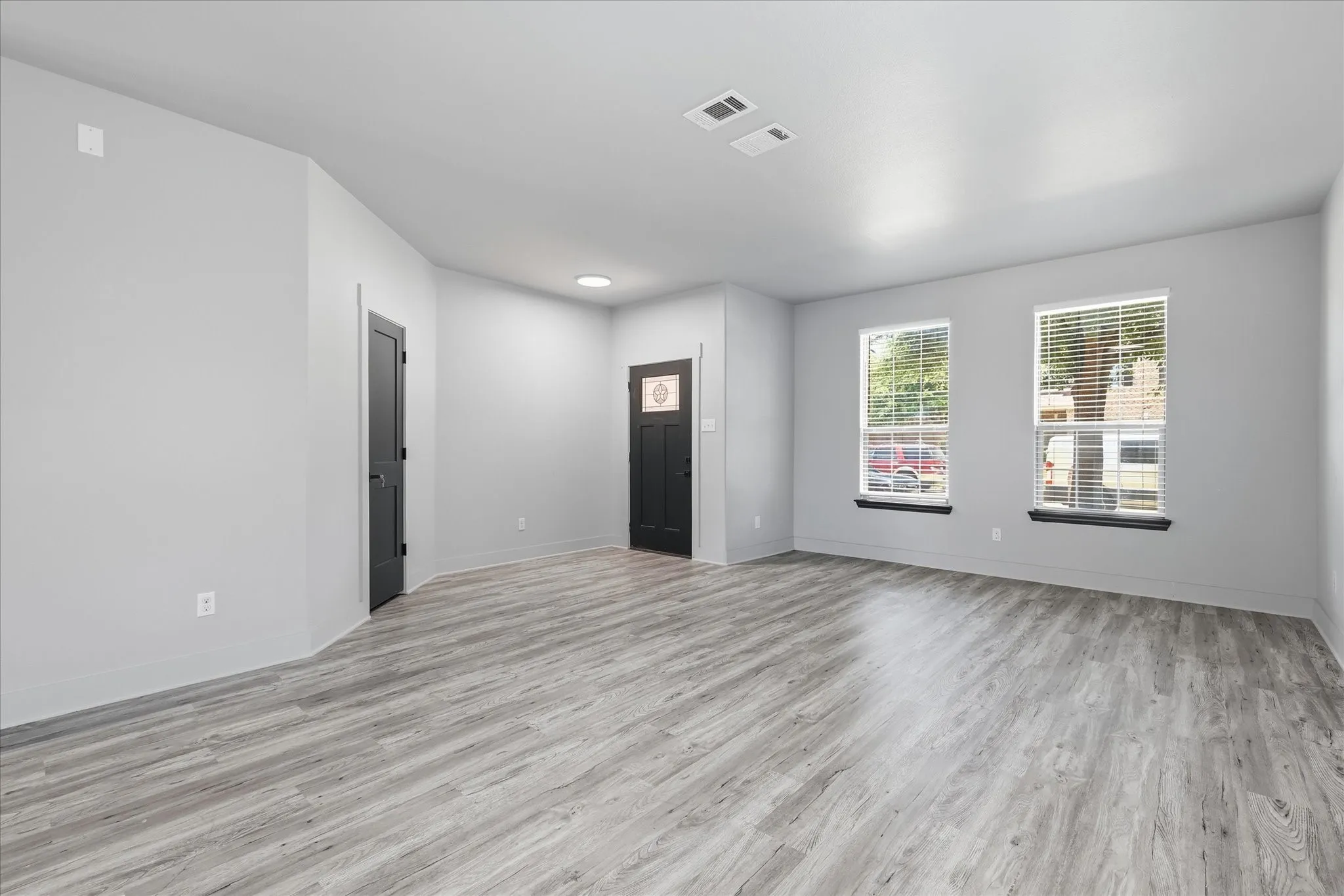 Single Family Residence For Sale in Tarrant County , 4216 Bridgestone Drive, Fort Worth, Texas 76123, 5 Bedroom, 3 Bathroom, 2 Garage spaces, 2,917 Sqft, built in 2012, mls#21270071, Real Estate Agent in Fort Worth, Homes For Sale in Tarrant county, Homes For Sale in Fort Worth, Realtor in Fort Worth Texas, Real Estate Brokerage Independent Realty Texas, Luminita Cordes Realtor