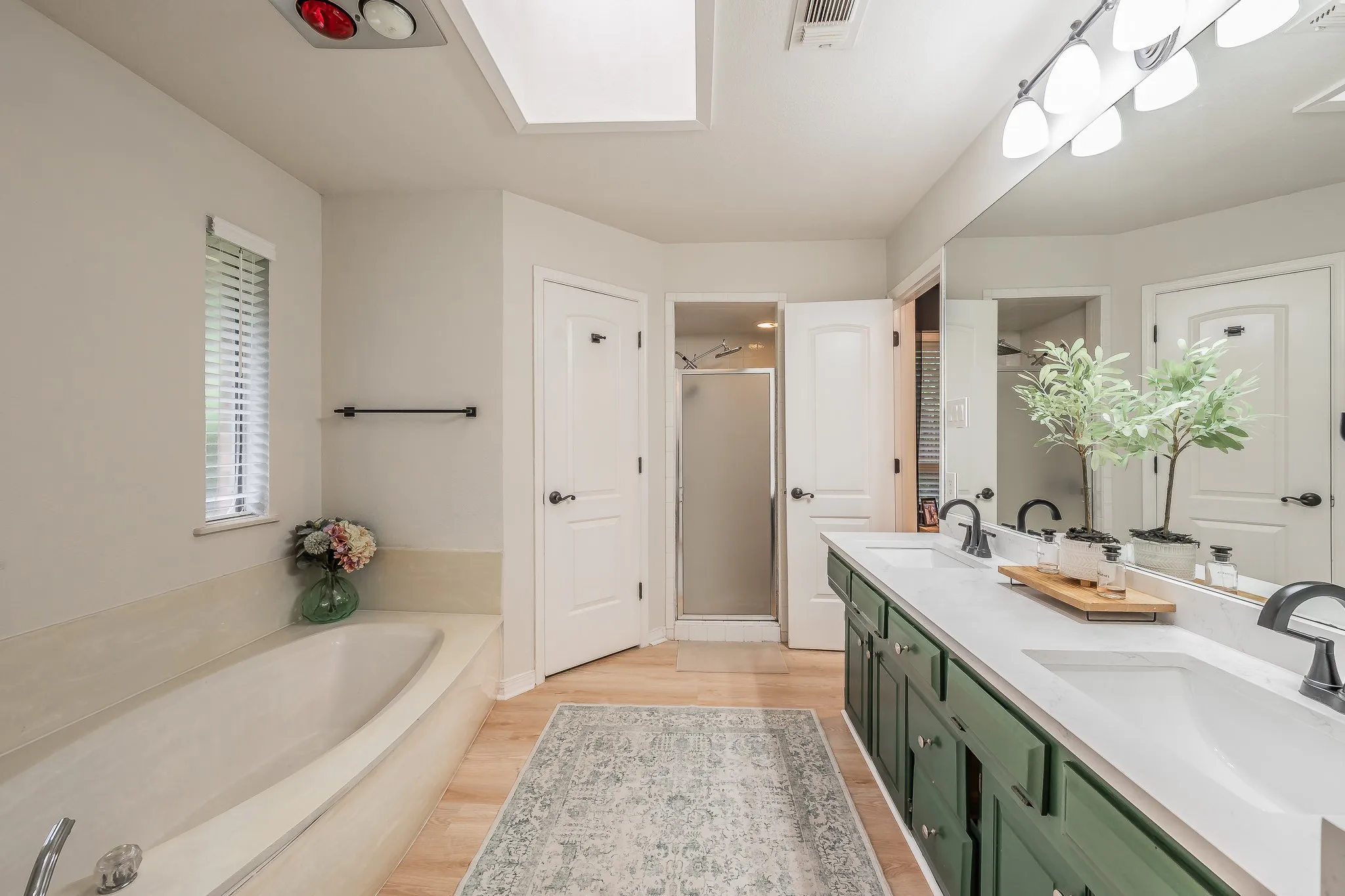 Single Family Residence For Sale in Tarrant County , 3416 Ainsworth Court, Arlington, Texas 76016, 4 Bedroom, 2 Bathroom, 2 Garage spaces, 2,019 Sqft, built in 1981, Price $400,000, mls#21321695, Real Estate Agent in Arlington, Homes For Sale in Tarrant county, Homes For Sale in Arlington, Realtor in Arlington Texas, Real Estate Brokerage Independent Realty Texas, Luminita Cordes Realtor