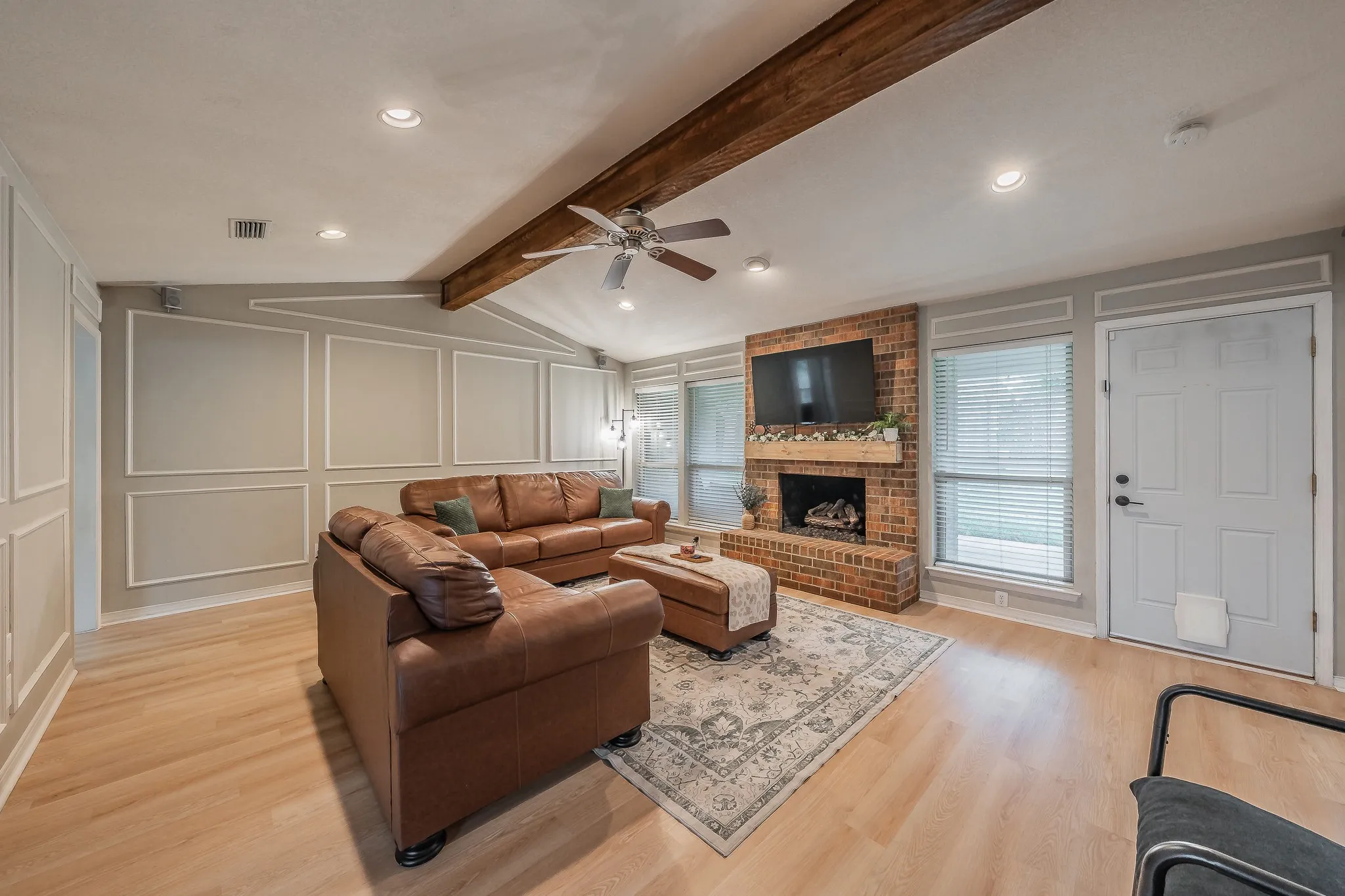 Single Family Residence For Sale in Tarrant County , 3416 Ainsworth Court, Arlington, Texas 76016, 4 Bedroom, 2 Bathroom, 2 Garage spaces, 2,019 Sqft, built in 1981, Price $400,000, mls#21321695, Real Estate Agent in Arlington, Homes For Sale in Tarrant county, Homes For Sale in Arlington, Realtor in Arlington Texas, Real Estate Brokerage Independent Realty Texas, Luminita Cordes Realtor