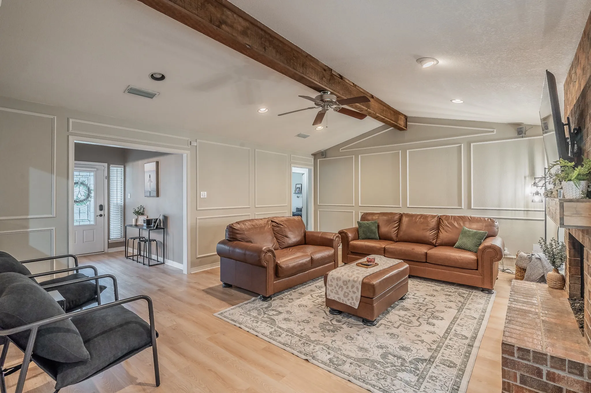 Single Family Residence For Sale in Tarrant County , 3416 Ainsworth Court, Arlington, Texas 76016, 4 Bedroom, 2 Bathroom, 2 Garage spaces, 2,019 Sqft, built in 1981, Price $400,000, mls#21321695, Real Estate Agent in Arlington, Homes For Sale in Tarrant county, Homes For Sale in Arlington, Realtor in Arlington Texas, Real Estate Brokerage Independent Realty Texas, Luminita Cordes Realtor