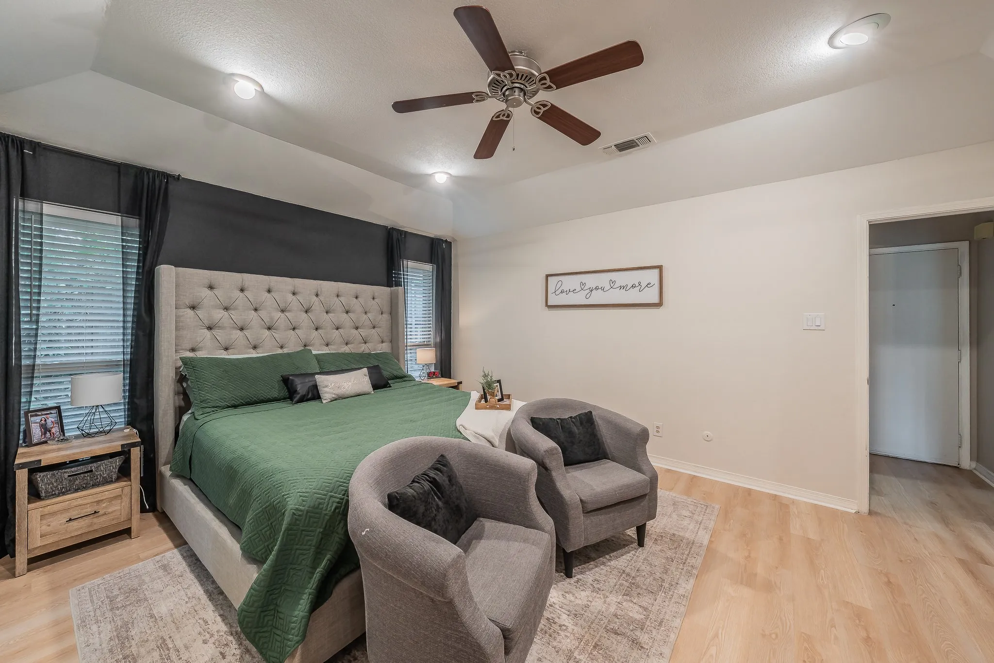 Single Family Residence For Sale in Tarrant County , 3416 Ainsworth Court, Arlington, Texas 76016, 4 Bedroom, 2 Bathroom, 2 Garage spaces, 2,019 Sqft, built in 1981, Price $400,000, mls#21321695, Real Estate Agent in Arlington, Homes For Sale in Tarrant county, Homes For Sale in Arlington, Realtor in Arlington Texas, Real Estate Brokerage Independent Realty Texas, Luminita Cordes Realtor