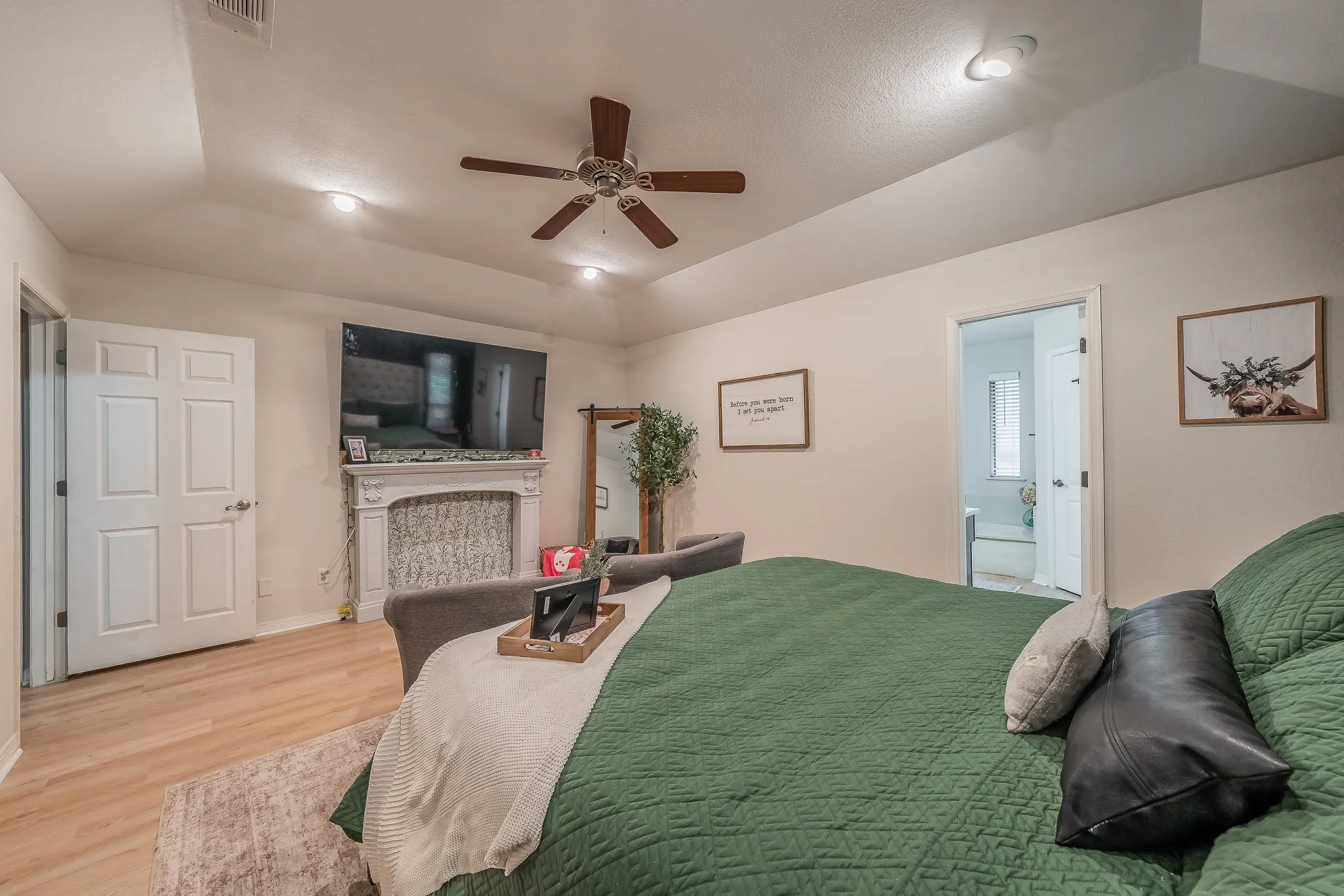Single Family Residence For Sale in Tarrant County , 3416 Ainsworth Court, Arlington, Texas 76016, 4 Bedroom, 2 Bathroom, 2 Garage spaces, 2,019 Sqft, built in 1981, Price $400,000, mls#21321695, Real Estate Agent in Arlington, Homes For Sale in Tarrant county, Homes For Sale in Arlington, Realtor in Arlington Texas, Real Estate Brokerage Independent Realty Texas, Luminita Cordes Realtor