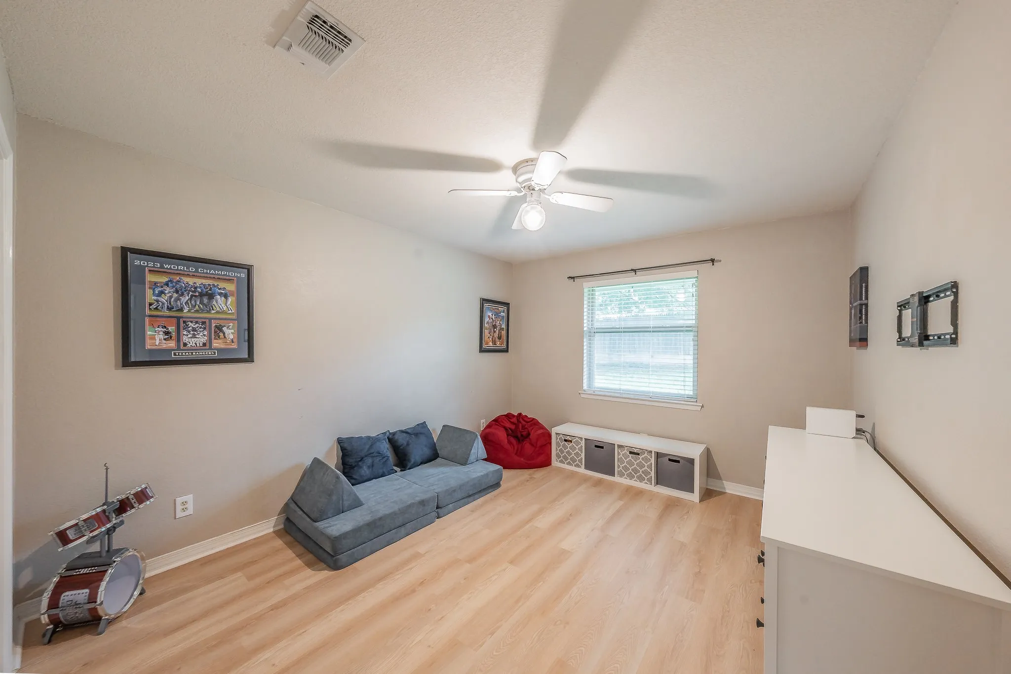Single Family Residence For Sale in Tarrant County , 3416 Ainsworth Court, Arlington, Texas 76016, 4 Bedroom, 2 Bathroom, 2 Garage spaces, 2,019 Sqft, built in 1981, Price $400,000, mls#21321695, Real Estate Agent in Arlington, Homes For Sale in Tarrant county, Homes For Sale in Arlington, Realtor in Arlington Texas, Real Estate Brokerage Independent Realty Texas, Luminita Cordes Realtor