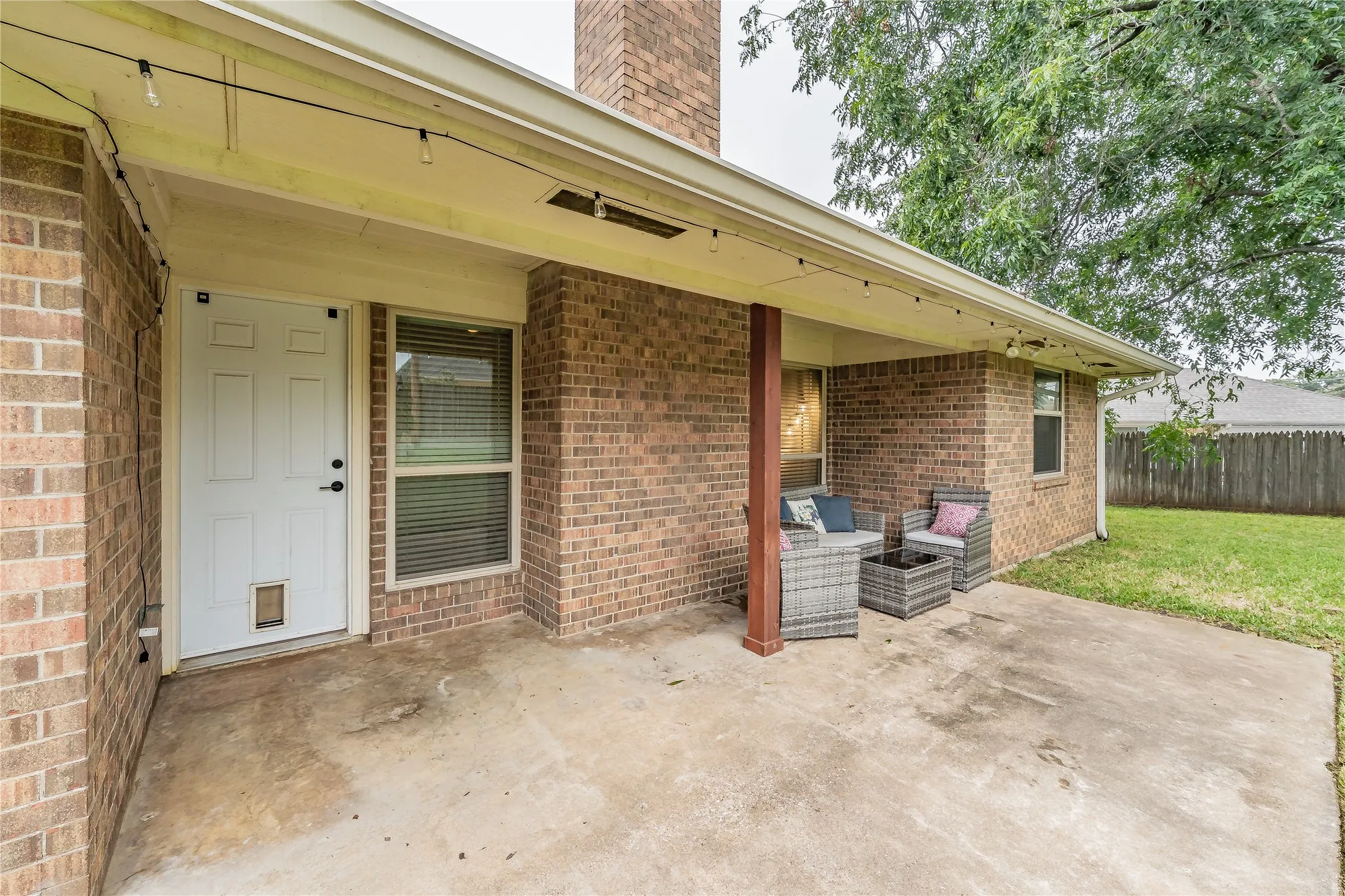 Single Family Residence For Sale in Tarrant County , 3416 Ainsworth Court, Arlington, Texas 76016, 4 Bedroom, 2 Bathroom, 2 Garage spaces, 2,019 Sqft, built in 1981, Price $400,000, mls#21321695, Real Estate Agent in Arlington, Homes For Sale in Tarrant county, Homes For Sale in Arlington, Realtor in Arlington Texas, Real Estate Brokerage Independent Realty Texas, Luminita Cordes Realtor