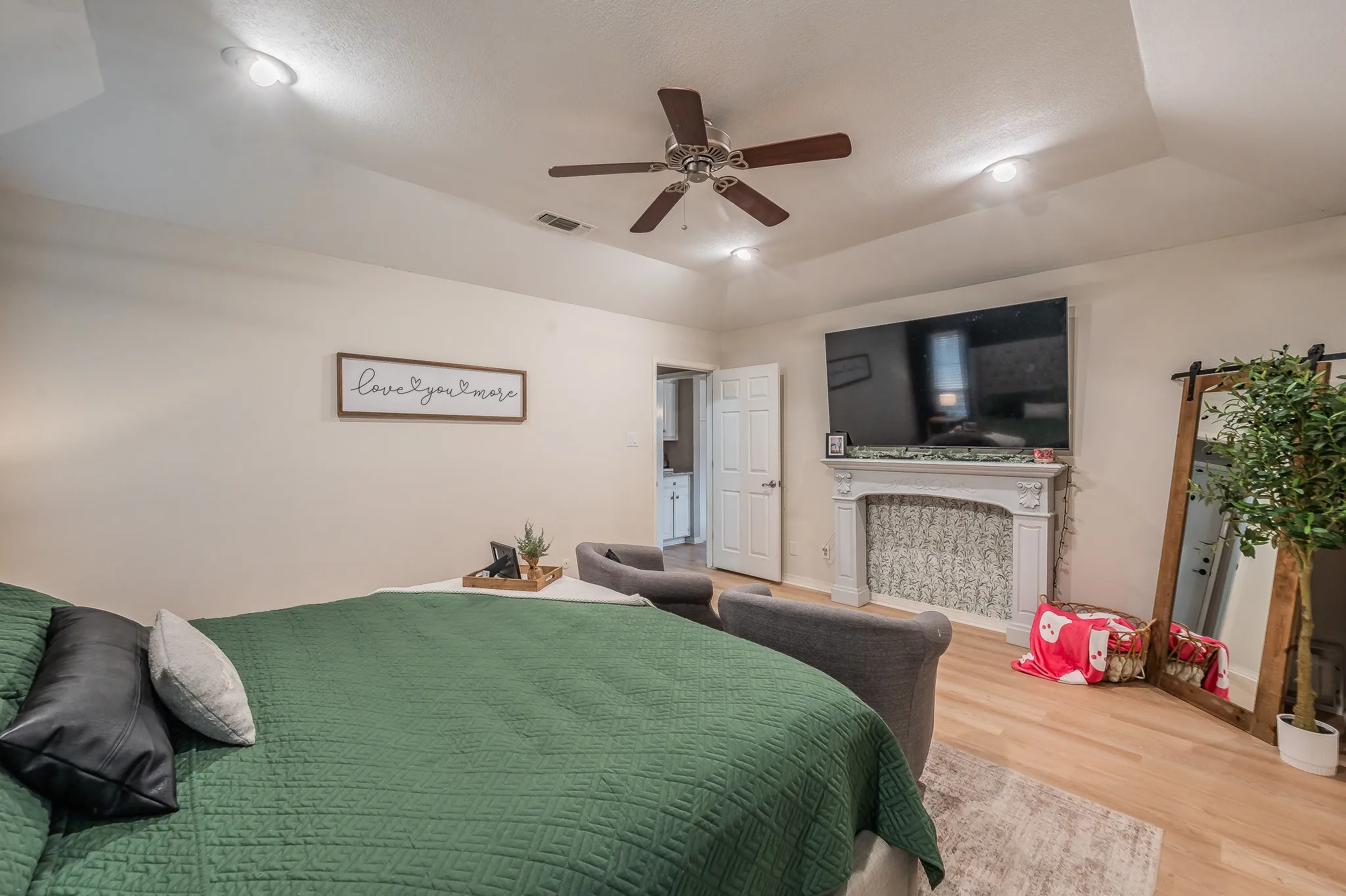 Single Family Residence For Sale in Tarrant County , 3416 Ainsworth Court, Arlington, Texas 76016, 4 Bedroom, 2 Bathroom, 2 Garage spaces, 2,019 Sqft, built in 1981, Price $400,000, mls#21321695, Real Estate Agent in Arlington, Homes For Sale in Tarrant county, Homes For Sale in Arlington, Realtor in Arlington Texas, Real Estate Brokerage Independent Realty Texas, Luminita Cordes Realtor