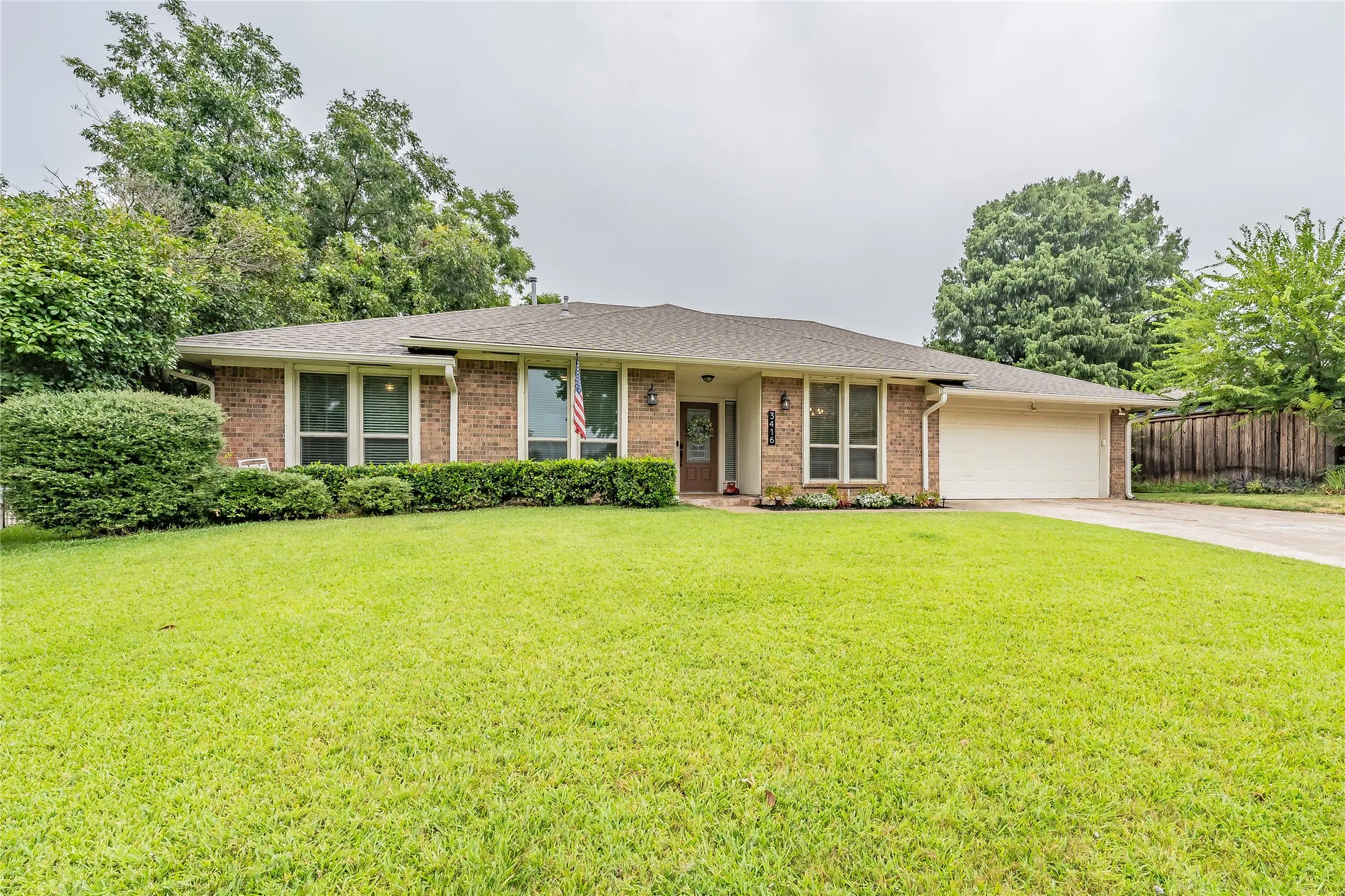 Single Family Residence For Sale in Tarrant County , 3416 Ainsworth Court, Arlington, Texas 76016, 4 Bedroom, 2 Bathroom, 2 Garage spaces, 2,019 Sqft, built in 1981, Price $400,000, mls#21321695, Real Estate Agent in Arlington, Homes For Sale in Tarrant county, Homes For Sale in Arlington, Realtor in Arlington Texas, Real Estate Brokerage Independent Realty Texas, Luminita Cordes Realtor