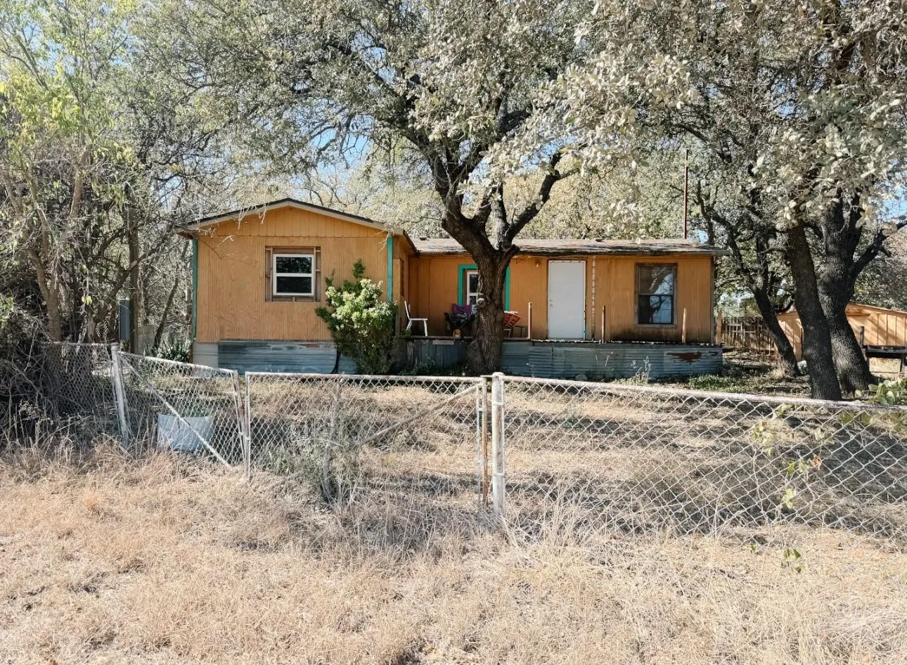 Single Family Residence For Sale in Brown County , 8073 County Road 604, Brownwood, Texas 76801, 3 Bedroom, 1 Bathroom, Garage spaces, 820 Sqft, built in 0, Price $75,000, mls#21321892, Real Estate Agent in Brownwood, Homes For Sale in Brown county, Homes For Sale in Brownwood, Realtor in Brownwood Texas, Real Estate Brokerage Independent Realty Texas, Luminita Cordes Realtor