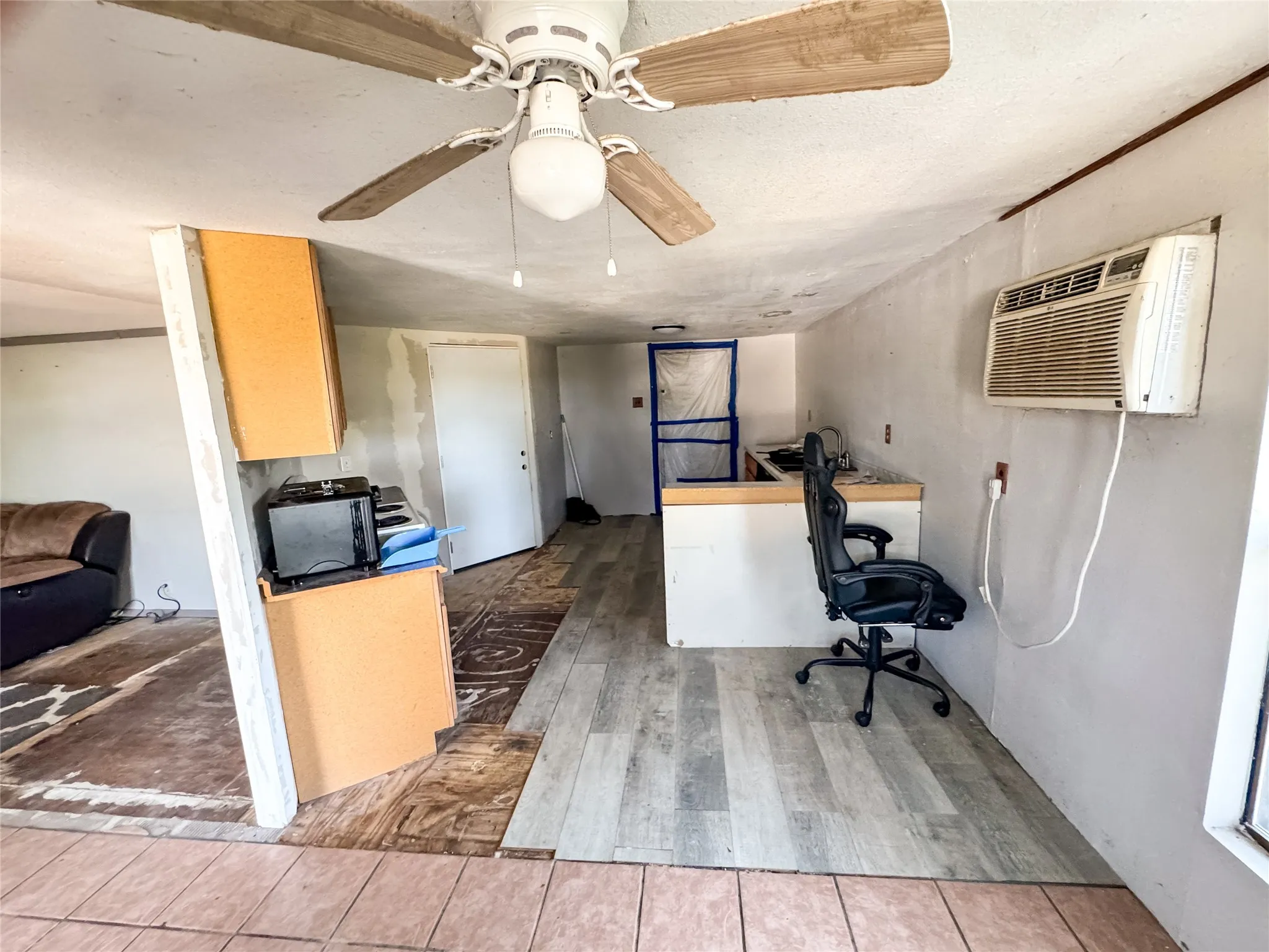 Single Family Residence For Sale in Brown County , 8073 County Road 604, Brownwood, Texas 76801, 3 Bedroom, 1 Bathroom, Garage spaces, 820 Sqft, built in 0, Price $75,000, mls#21321892, Real Estate Agent in Brownwood, Homes For Sale in Brown county, Homes For Sale in Brownwood, Realtor in Brownwood Texas, Real Estate Brokerage Independent Realty Texas, Luminita Cordes Realtor