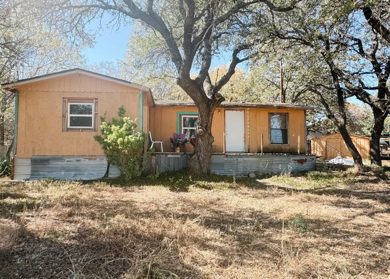 Single Family Residence For Sale in Brown County , 8073 County Road 604, Brownwood, Texas 76801, 3 Bedroom, 1 Bathroom, Garage spaces, 820 Sqft, built in 0, Price $75,000, mls#21321892, Real Estate Agent in Brownwood, Homes For Sale in Brown county, Homes For Sale in Brownwood, Realtor in Brownwood Texas, Real Estate Brokerage Independent Realty Texas, Luminita Cordes Realtor
