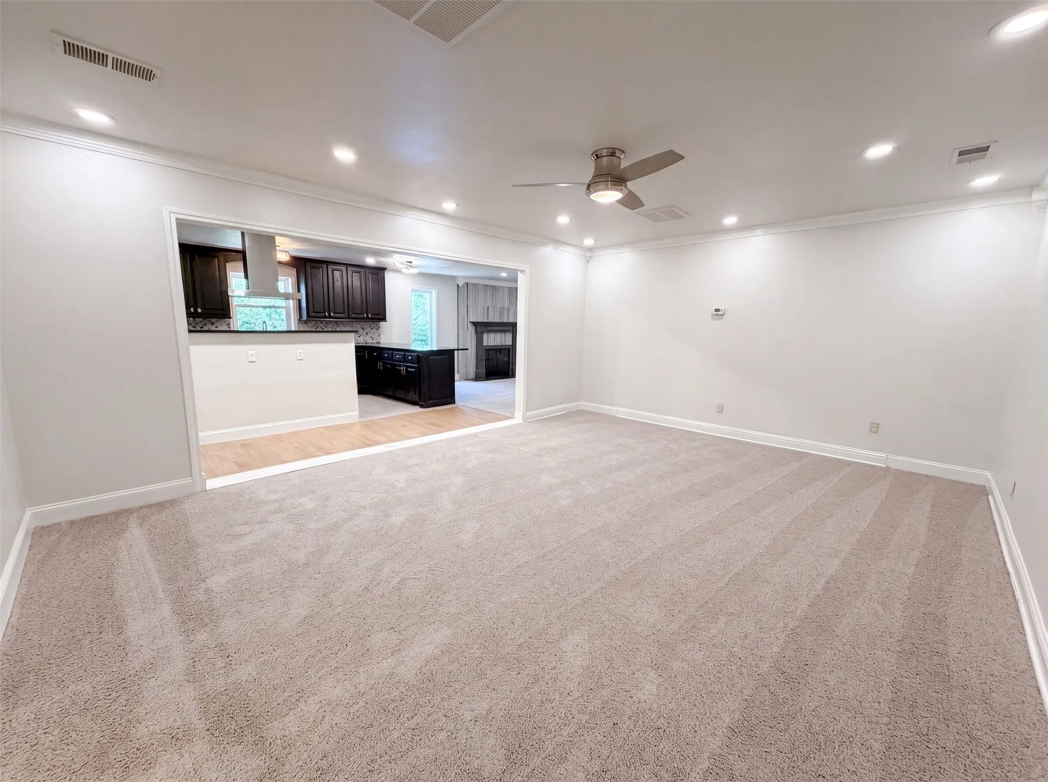 Single Family Residence For Sale in Dallas County , 3423 Willow Crest Lane, Dallas, Texas 75233, 4 Bedroom, 3 Bathroom, 2 Garage spaces, 2,689 Sqft, built in 1965, mls#21322147, Real Estate Agent in Dallas, Homes For Sale in Dallas county, Homes For Sale in Dallas, Realtor in Dallas Texas, Real Estate Brokerage Independent Realty Texas, Luminita Cordes Realtor