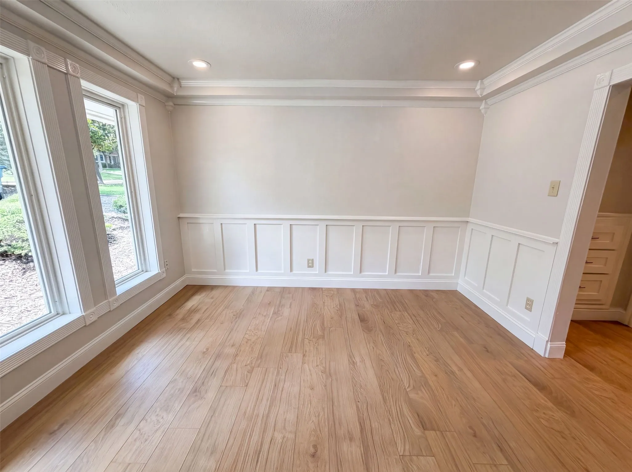 Single Family Residence For Sale in Dallas County , 3423 Willow Crest Lane, Dallas, Texas 75233, 4 Bedroom, 3 Bathroom, 2 Garage spaces, 2,689 Sqft, built in 1965, mls#21322147, Real Estate Agent in Dallas, Homes For Sale in Dallas county, Homes For Sale in Dallas, Realtor in Dallas Texas, Real Estate Brokerage Independent Realty Texas, Luminita Cordes Realtor