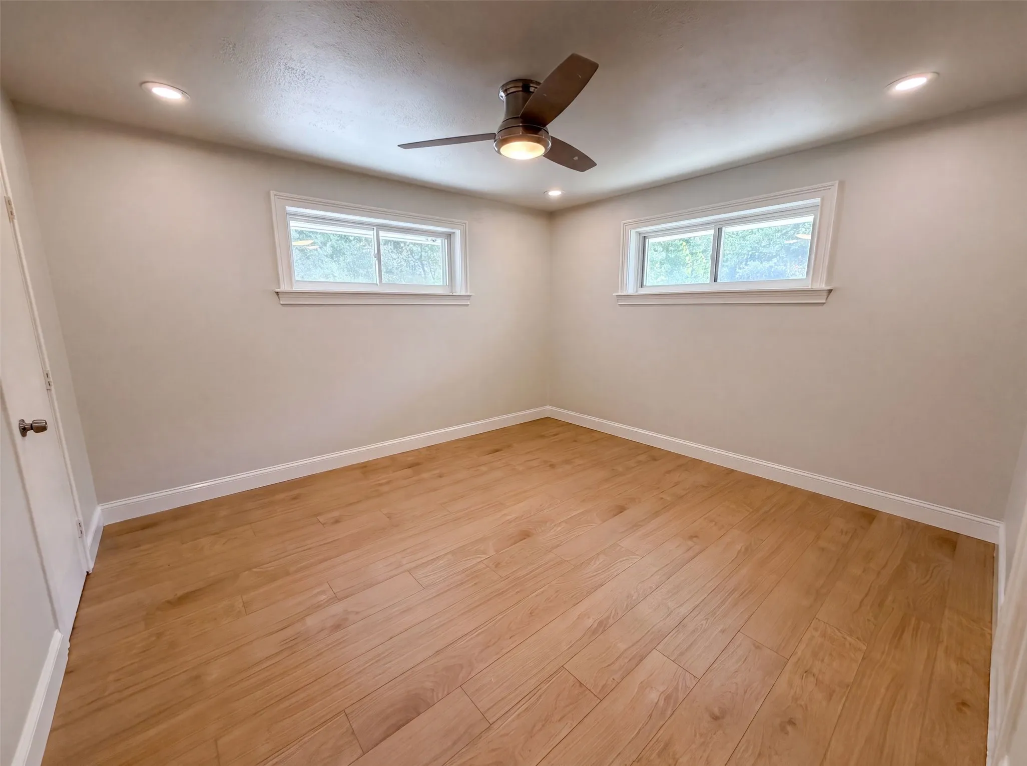 Single Family Residence For Sale in Dallas County , 3423 Willow Crest Lane, Dallas, Texas 75233, 4 Bedroom, 3 Bathroom, 2 Garage spaces, 2,689 Sqft, built in 1965, mls#21322147, Real Estate Agent in Dallas, Homes For Sale in Dallas county, Homes For Sale in Dallas, Realtor in Dallas Texas, Real Estate Brokerage Independent Realty Texas, Luminita Cordes Realtor