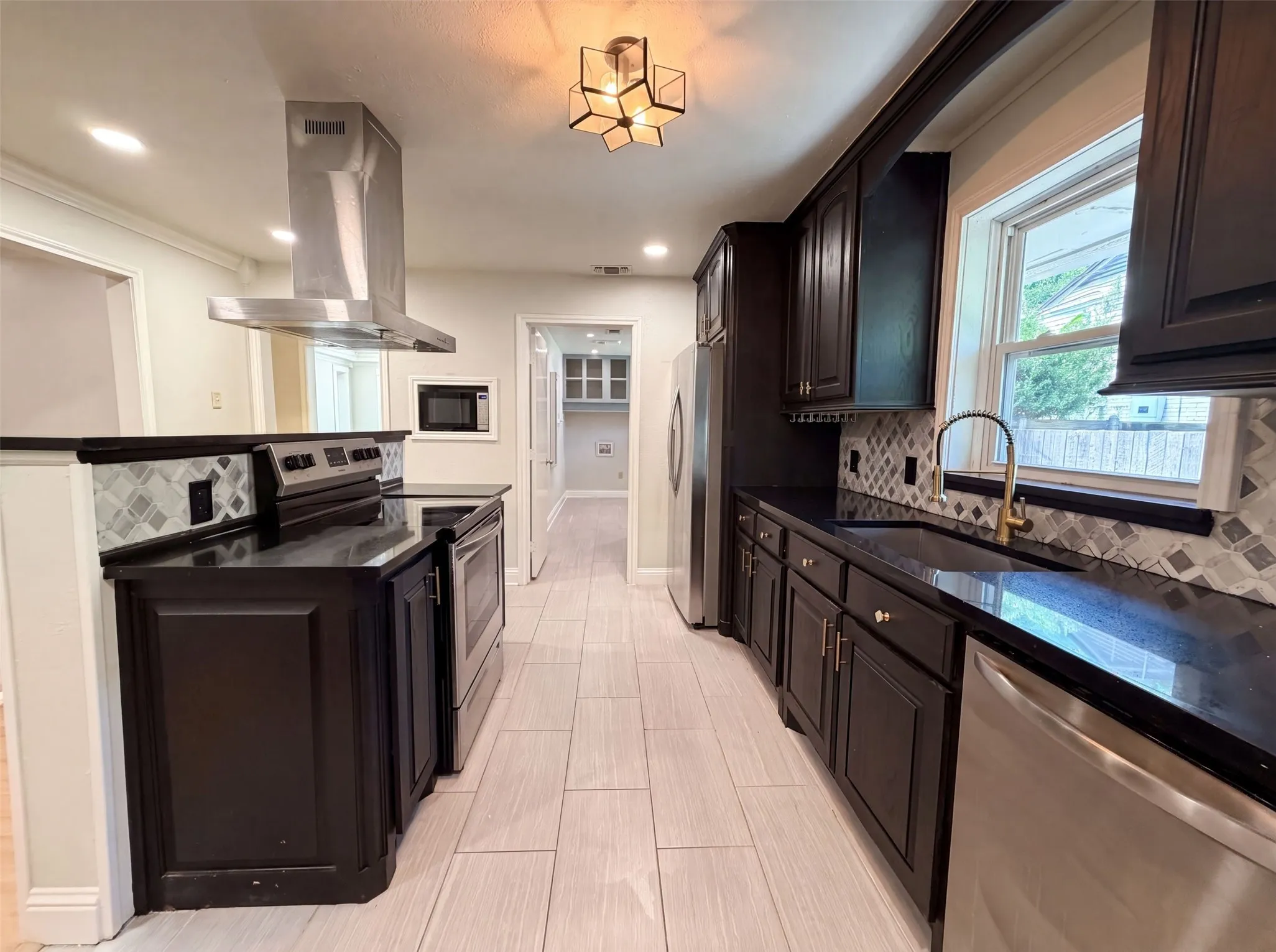 Single Family Residence For Sale in Dallas County , 3423 Willow Crest Lane, Dallas, Texas 75233, 4 Bedroom, 3 Bathroom, 2 Garage spaces, 2,689 Sqft, built in 1965, mls#21322147, Real Estate Agent in Dallas, Homes For Sale in Dallas county, Homes For Sale in Dallas, Realtor in Dallas Texas, Real Estate Brokerage Independent Realty Texas, Luminita Cordes Realtor
