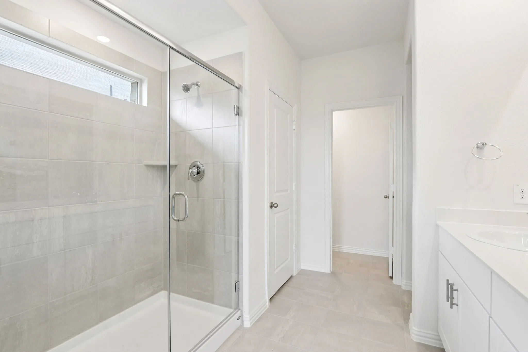  Photo is not of the actual home, but is an inspirational photo of builder’s model home and may depict options, furnishings, and/or decorator features that are not included.
