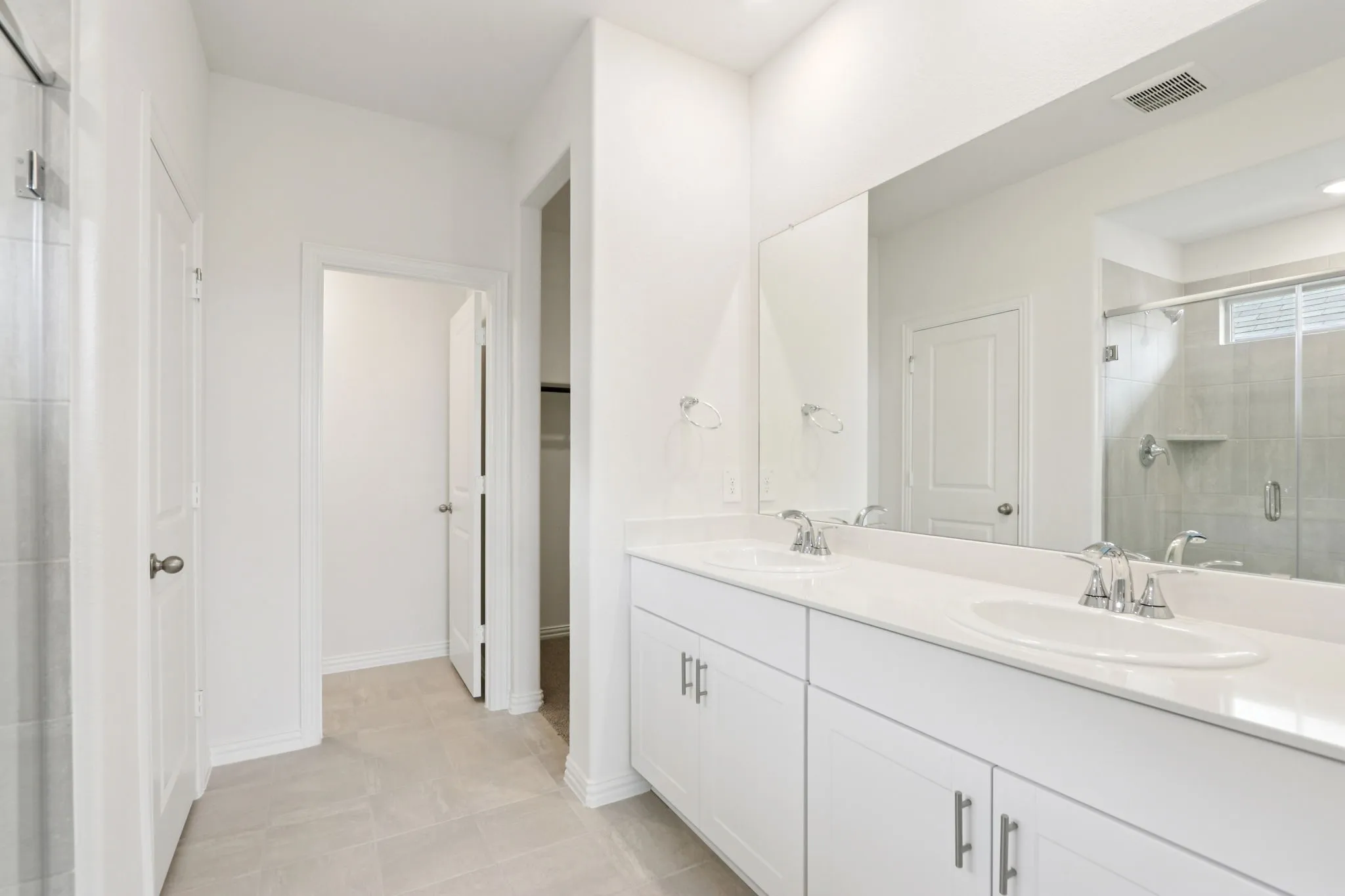  Photo is not of the actual home, but is an inspirational photo of builder’s model home and may depict options, furnishings, and/or decorator features that are not included.
