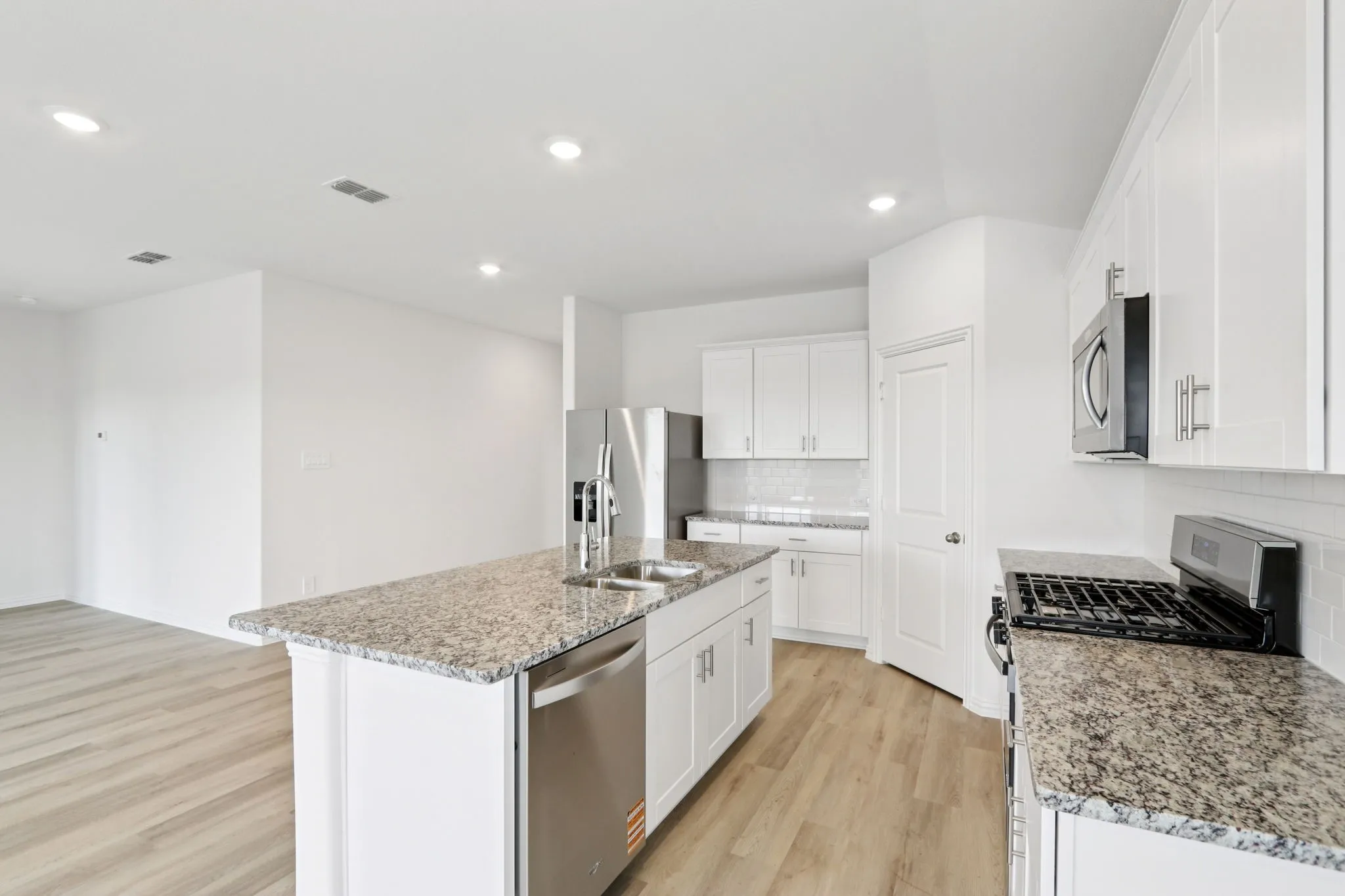  Photo is not of the actual home, but is an inspirational photo of builder’s model home and may depict options, furnishings, and/or decorator features that are not included.
