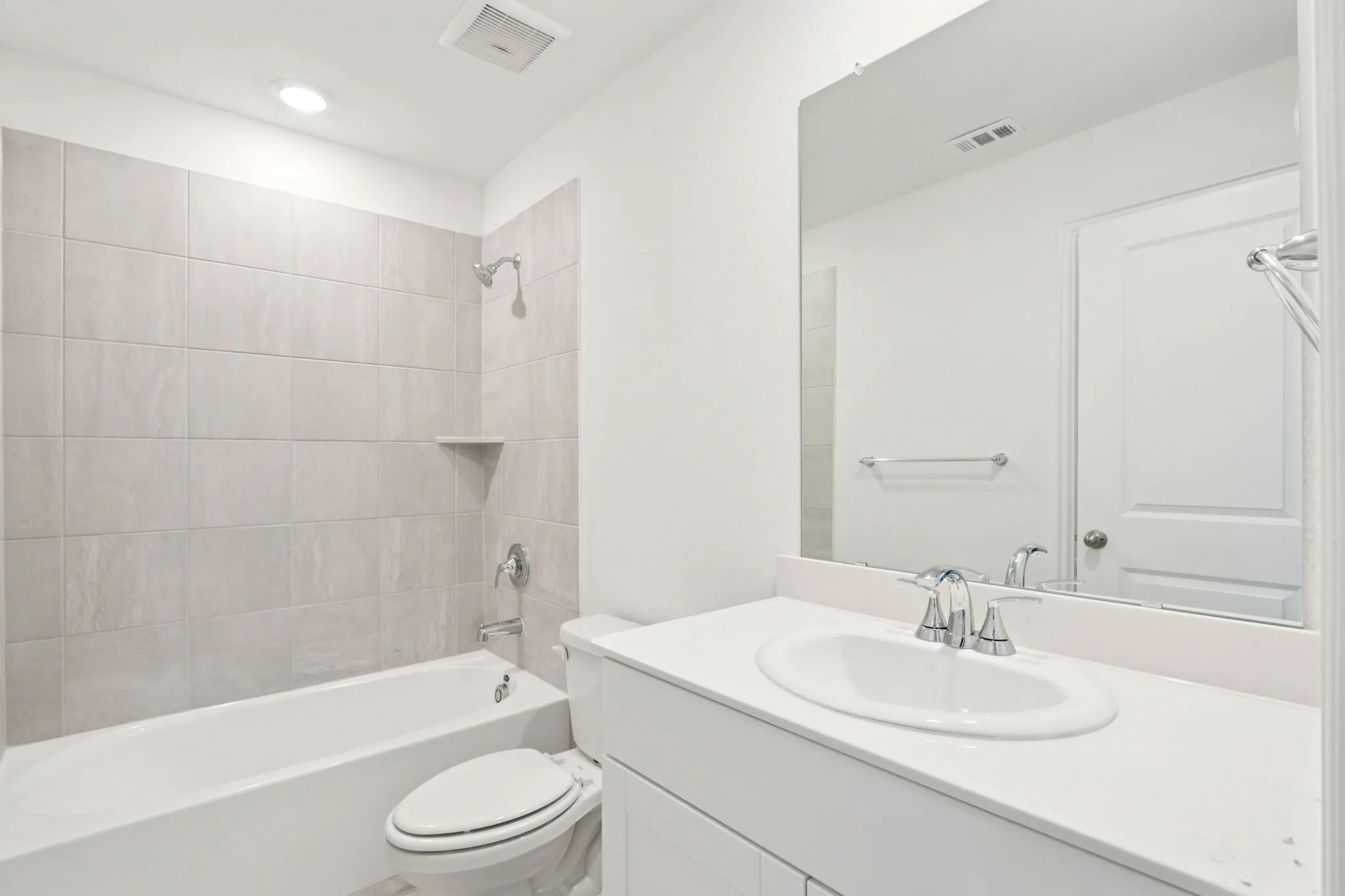  Photo is not of the actual home, but is an inspirational photo of builder’s model home and may depict options, furnishings, and/or decorator features that are not included.
