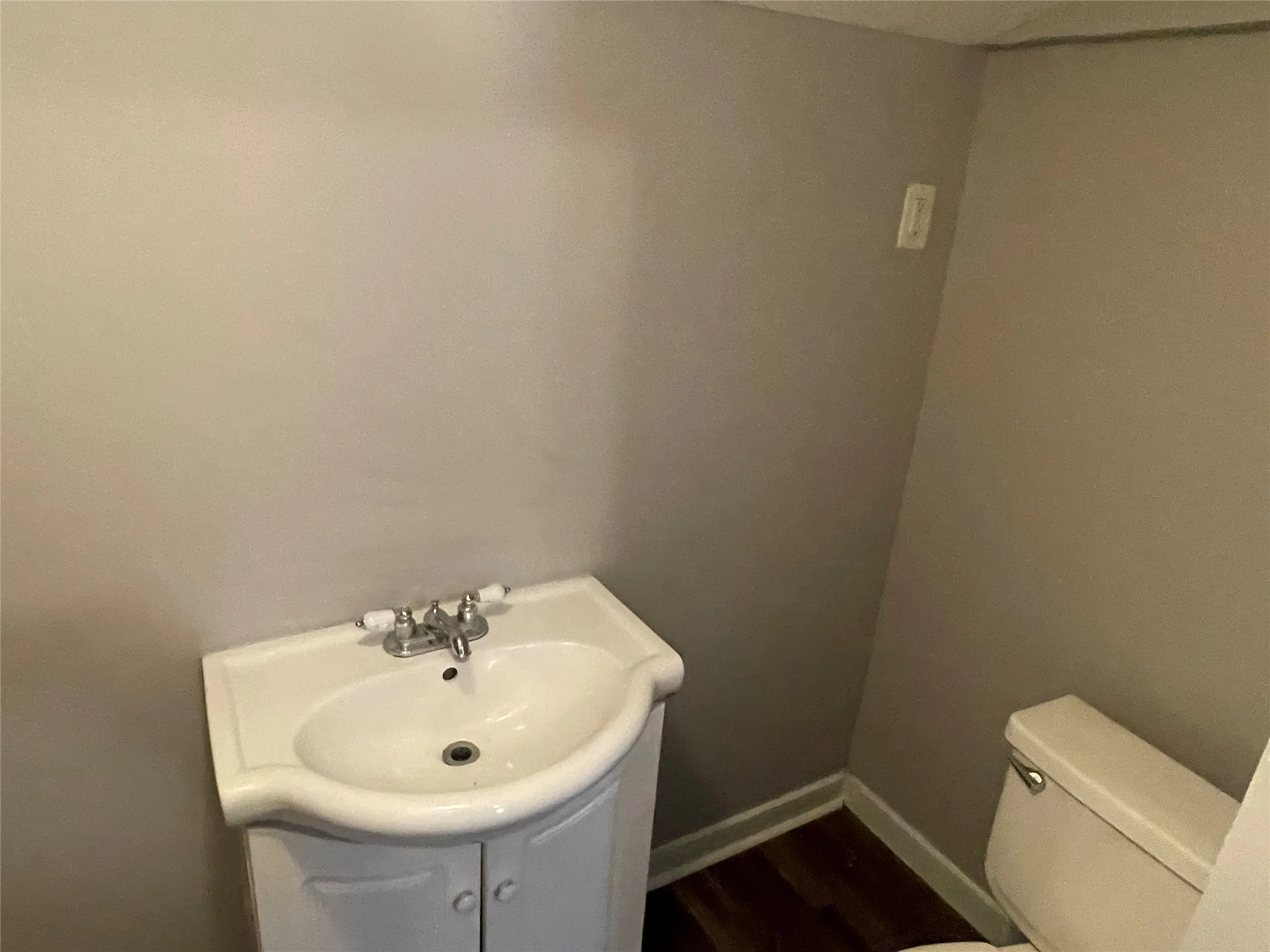 Single Family Residence For Rent in Dallas County , 1208 E 8th Street, Dallas, Texas 75203, 2 Bedroom, 1 Bathroom, Garage spaces, 678 Sqft, built in 1940, mls#21322157, Real Estate Agent in Dallas, Homes For Rent in Dallas county, Homes For Rent in Dallas, Realtor in Dallas Texas, Real Estate Brokerage Independent Realty Texas, Luminita Cordes Realtor