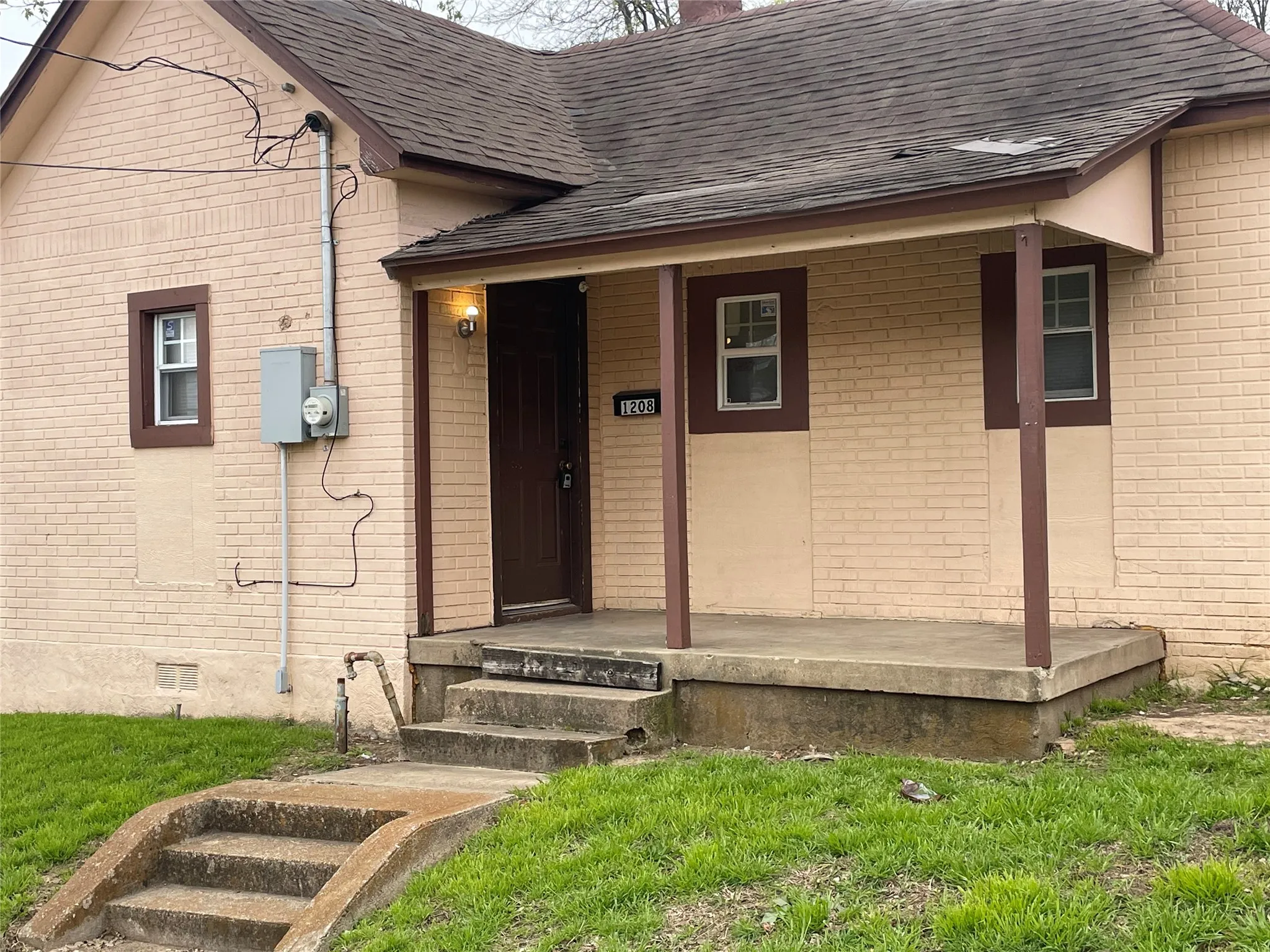 Single Family Residence For Rent in Dallas County , 1208 E 8th Street, Dallas, Texas 75203, 2 Bedroom, 1 Bathroom, Garage spaces, 678 Sqft, built in 1940, mls#21322157, Real Estate Agent in Dallas, Homes For Rent in Dallas county, Homes For Rent in Dallas, Realtor in Dallas Texas, Real Estate Brokerage Independent Realty Texas, Luminita Cordes Realtor